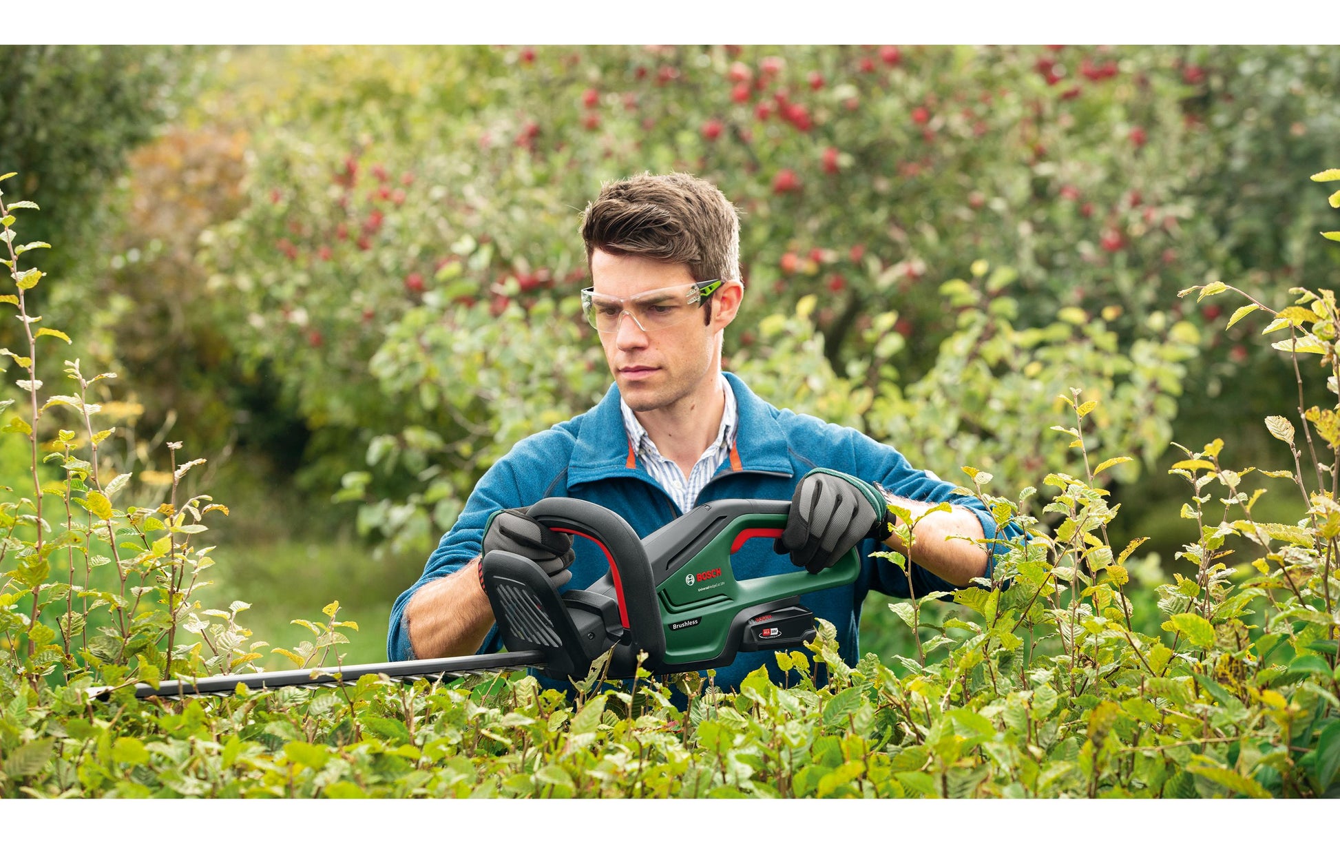 Bosch UniversalHedgeCut Akku-Heckenschere – 18 V – Schwertlänge 50 cm – 2,5 Ah & Ladegerät – POWER FOR ALL
