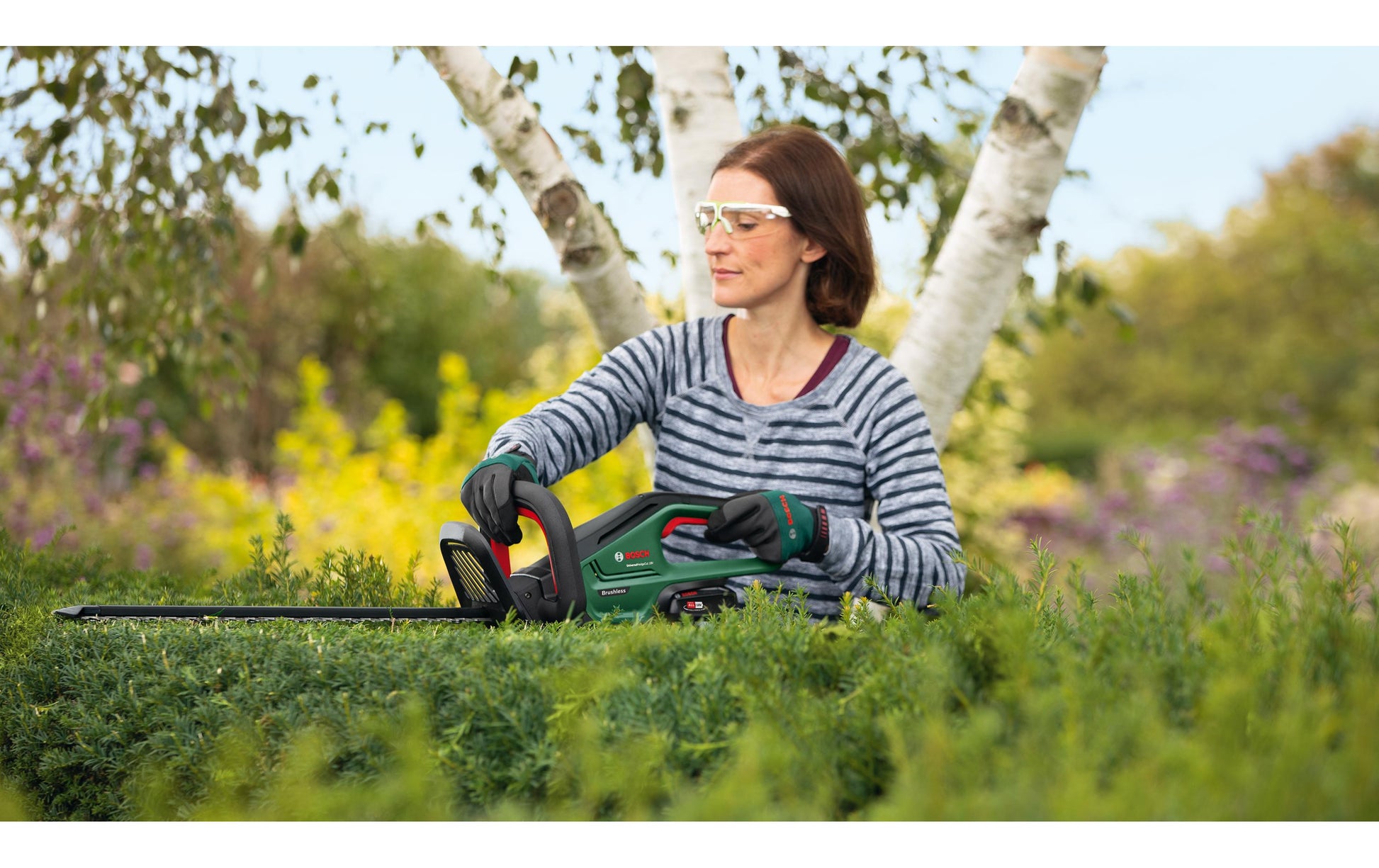 Bosch UniversalHedgeCut Akku-Heckenschere – 18 V – Schwertlänge 50 cm – 2,5 Ah & Ladegerät – POWER FOR ALL