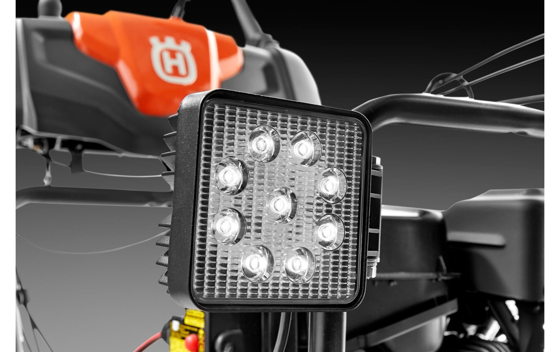 Husqvarna Schneefräse ST 224 – Arbeitsbreite 61 cm, Hubraum 212 cm³, Benzintank 2,6 l