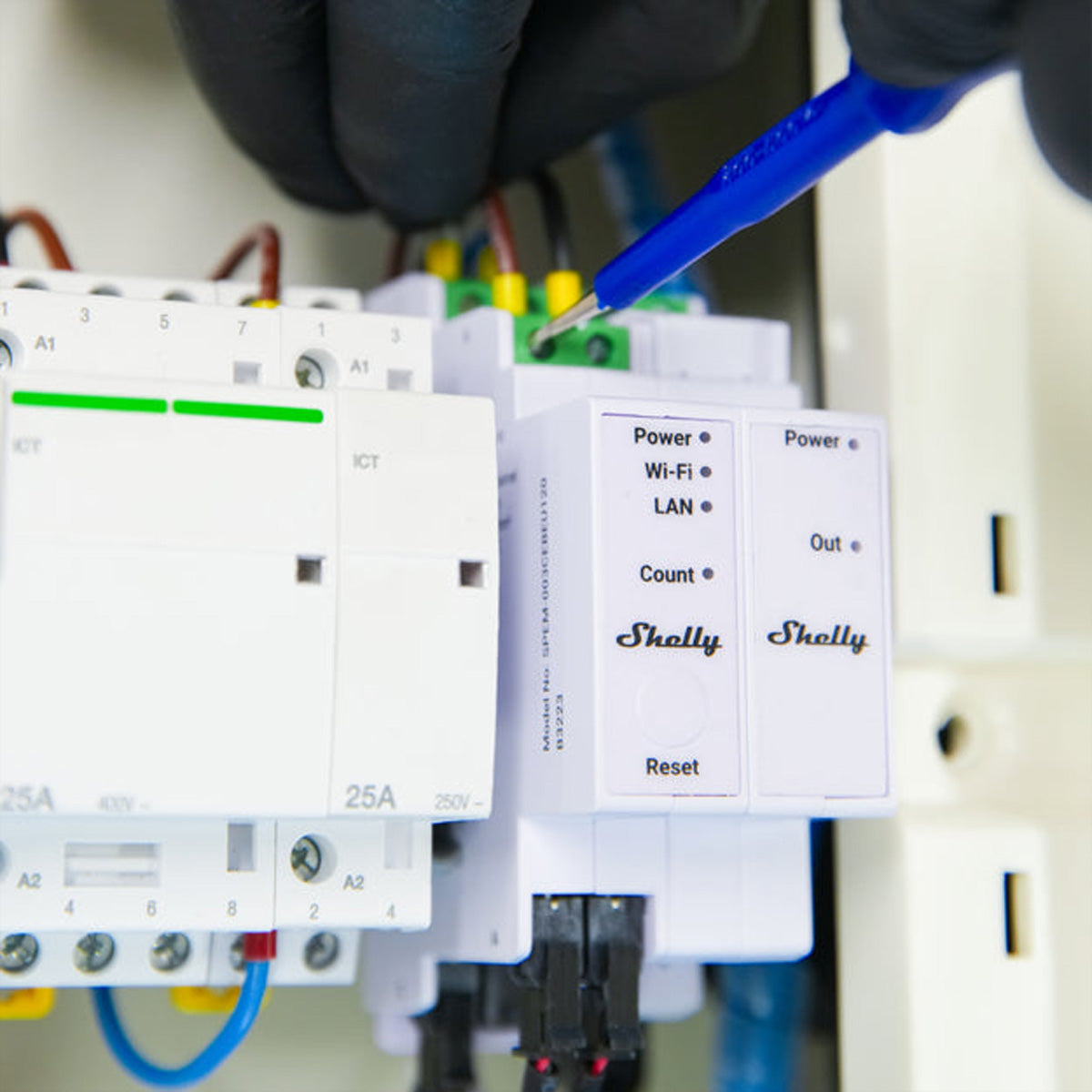 Shelly Pro 3EM-3CT63 – Energiezähler – 3-Phasen, 63 A, 3 CT, LAN/WLAN, DIN-Schiene