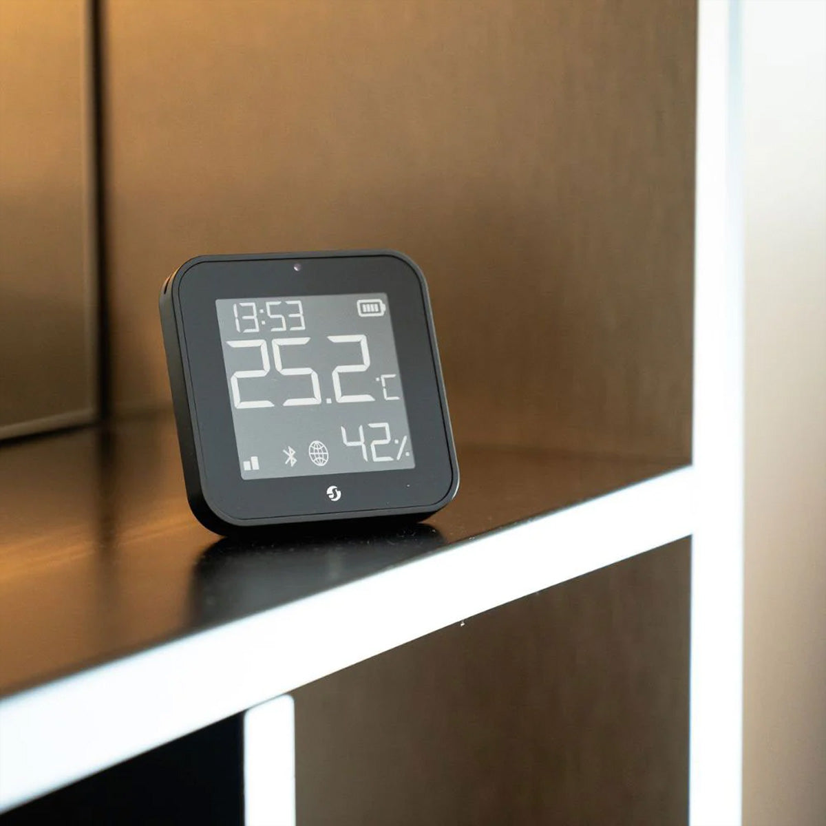 Shelly BLU H&T – Temperatur- & Feuchtigkeitssensor, Zigbee, Display – Schwarz