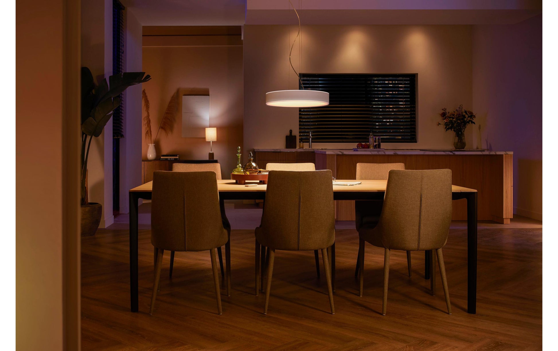 Philips by Signify Philips Hue Pendelleuchte Enrave – LED 33,5 W, 3300 lm, 2200–6500 K, dimmbar, Bluetooth & Hue Bridge – Weiss