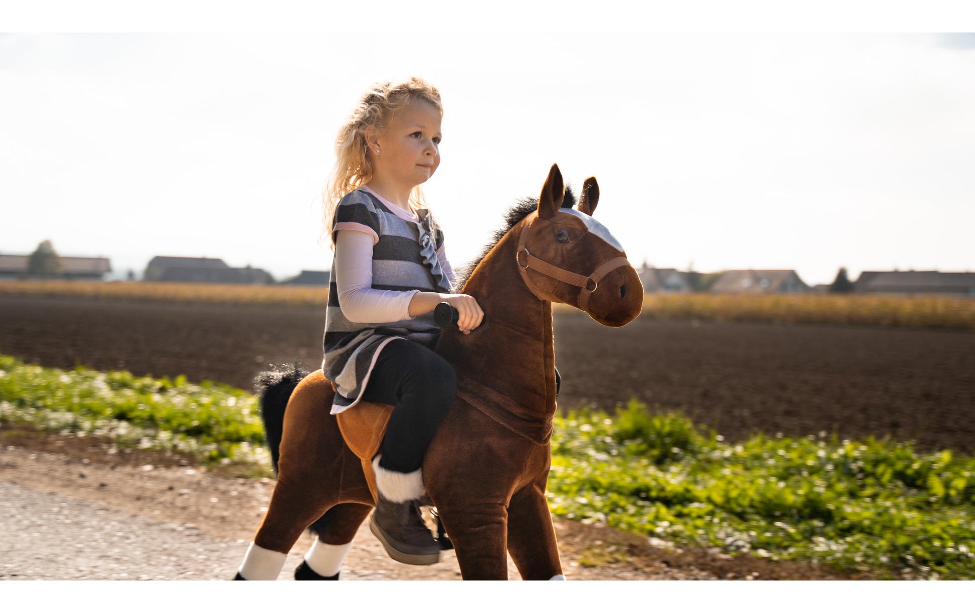 Zoosy Aufsitztier Pferd – 4 Räder, max. 75 kg – 90 × 91 × 27 cm – ab 4 Jahren