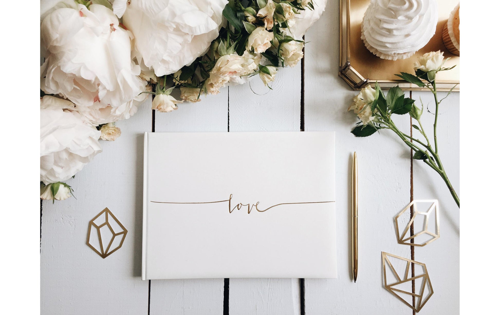 PartyDeco Gästebuch – 22 Seiten – 240 × 185 mm – Hardcover, gold, weiss