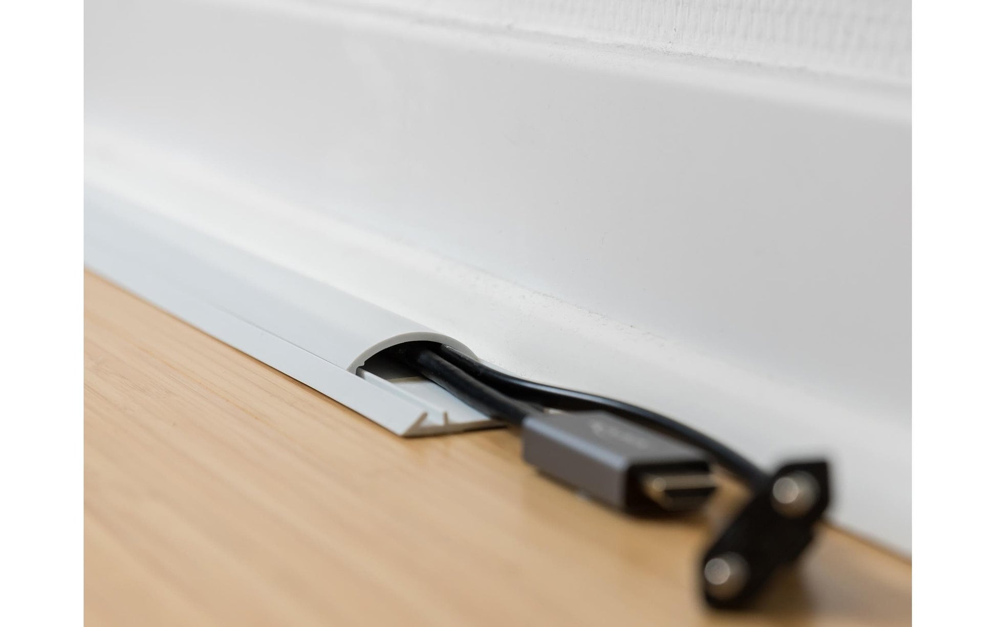 DeLOCK Wandkanal – 70×20 mm – 1 m – PVC – Weiss, selbstklebend, 1 Stk.
