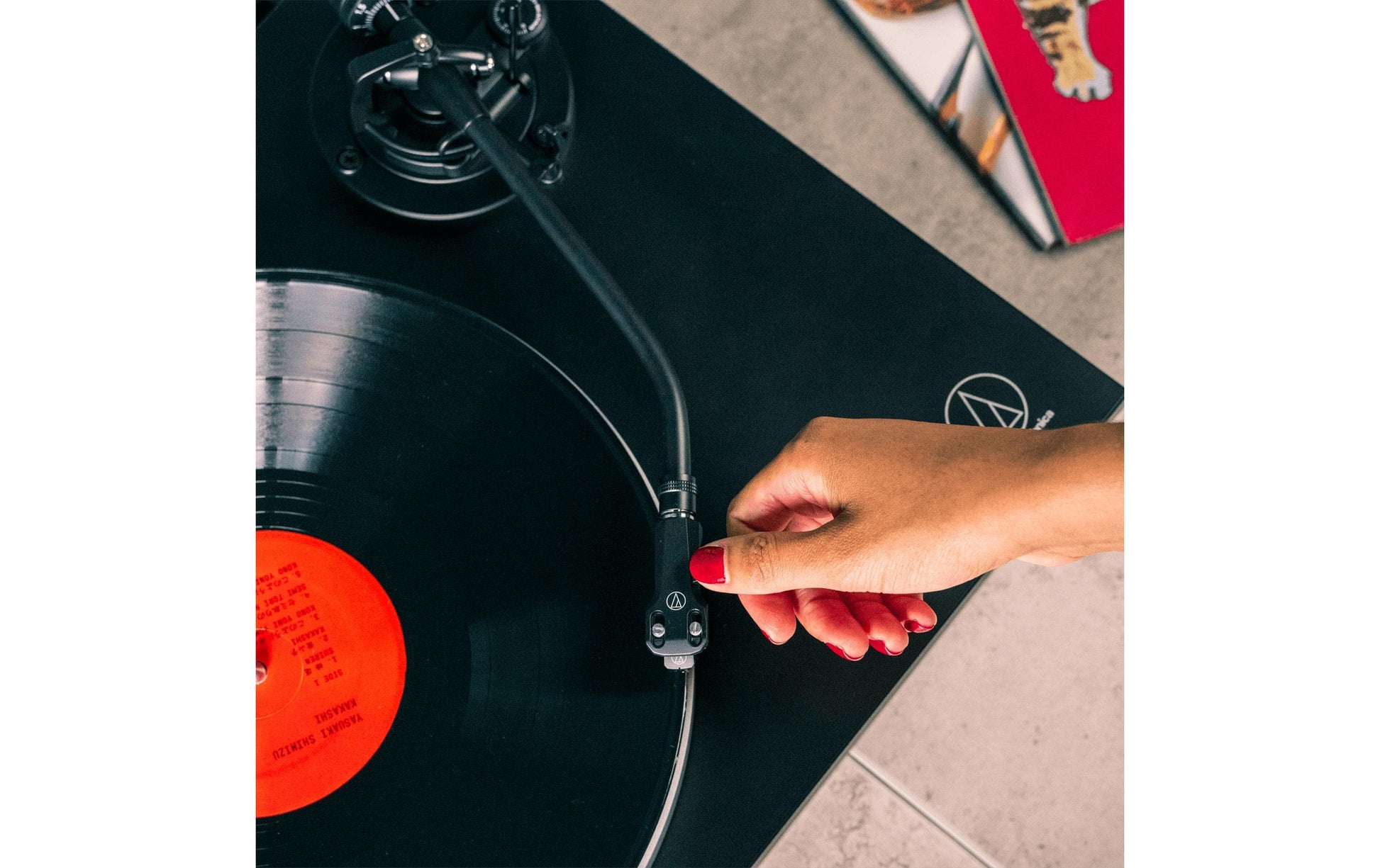 Audio-Technica AT-LP5X – Plattenspieler – Stationär – Direktantrieb, J-Tonarm, Phono-Vorverstärker – Schwarz