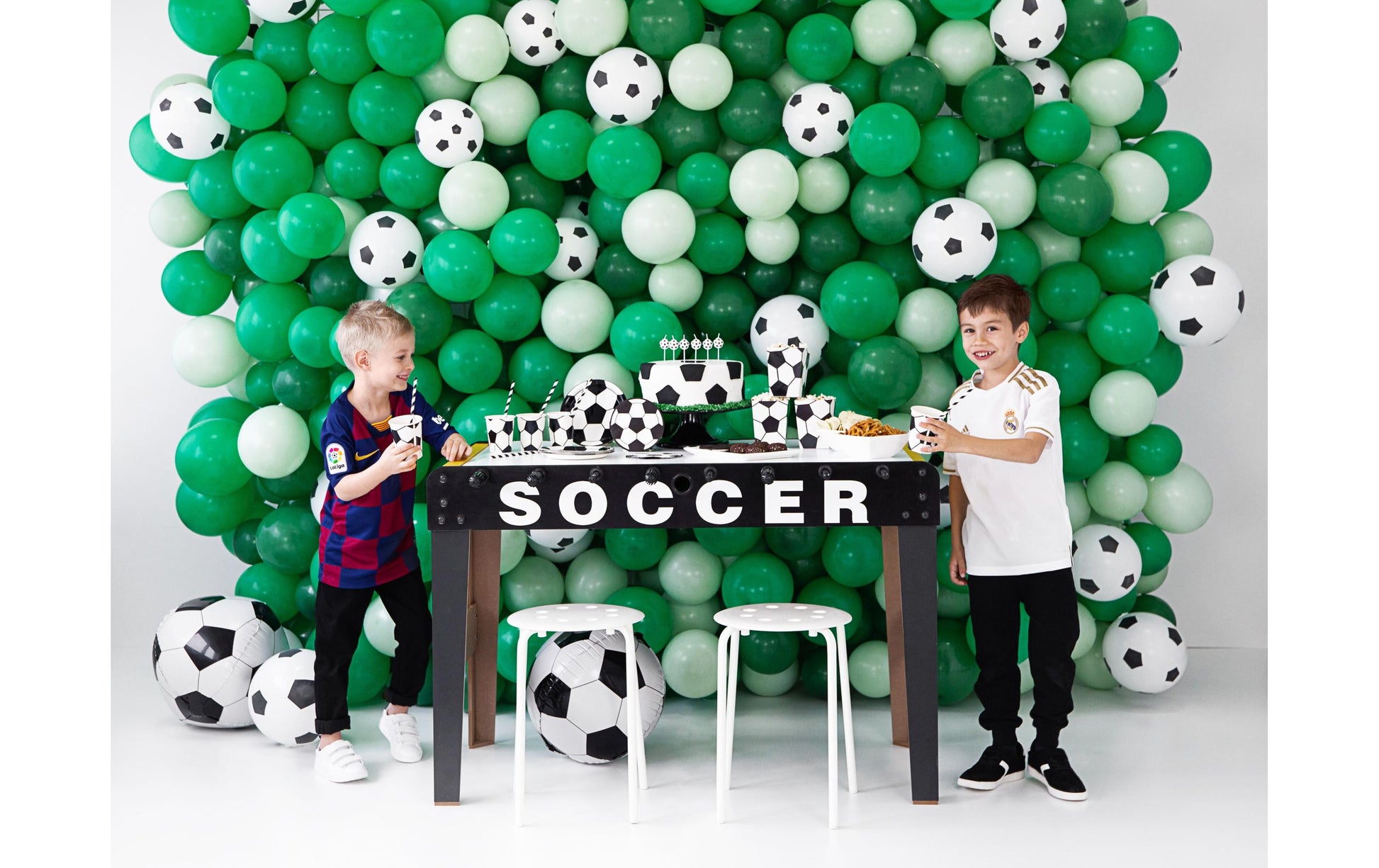 PartyDeco Folienballon Fussball – Weiss – Ø 40 cm – Folie – 1 Stk