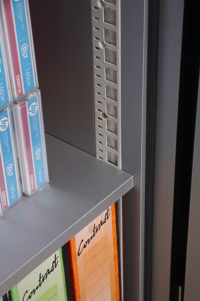 Phoenix Safe Co. Phoenix Sicherheitsschrank Data Commander DS4622E – Elektronikschloss – 228 l – Feuerschutz 120 min – Weiss