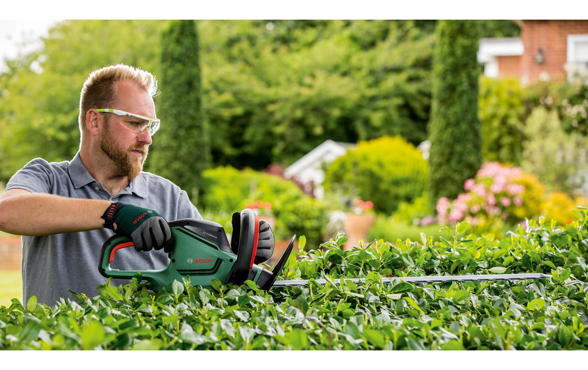 Bosch UniversalHedgecut 50 Heckenschere – 480 W – Schwertlänge 500 mm – Hubzahl 3400 SPM