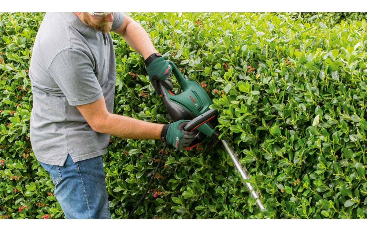 Bosch UniversalHedgecut 50 Heckenschere – 480 W – Schwertlänge 500 mm – Hubzahl 3400 SPM