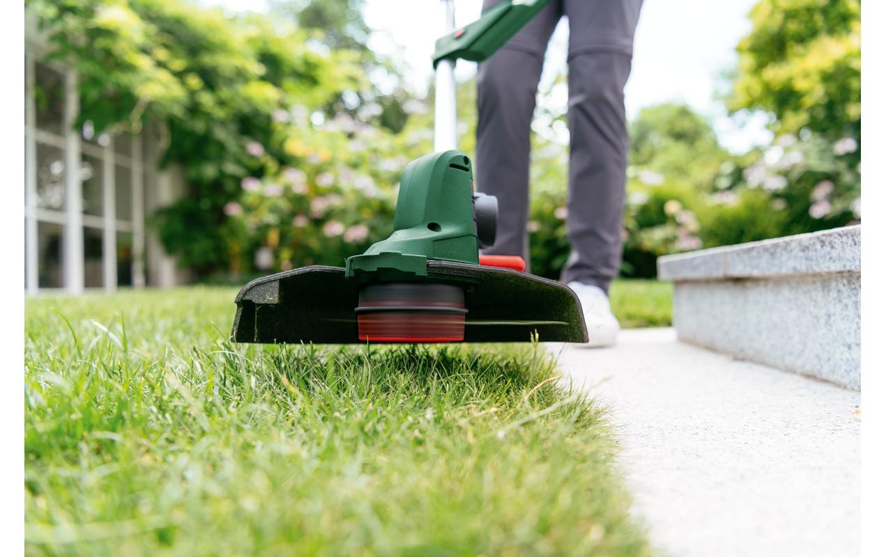 Bosch UniversalGrassCut 18V-260 Akku-Rasentrimmer – 18 V – Ø 260 mm – 2 Ah & Ladegerät – POWER FOR ALL