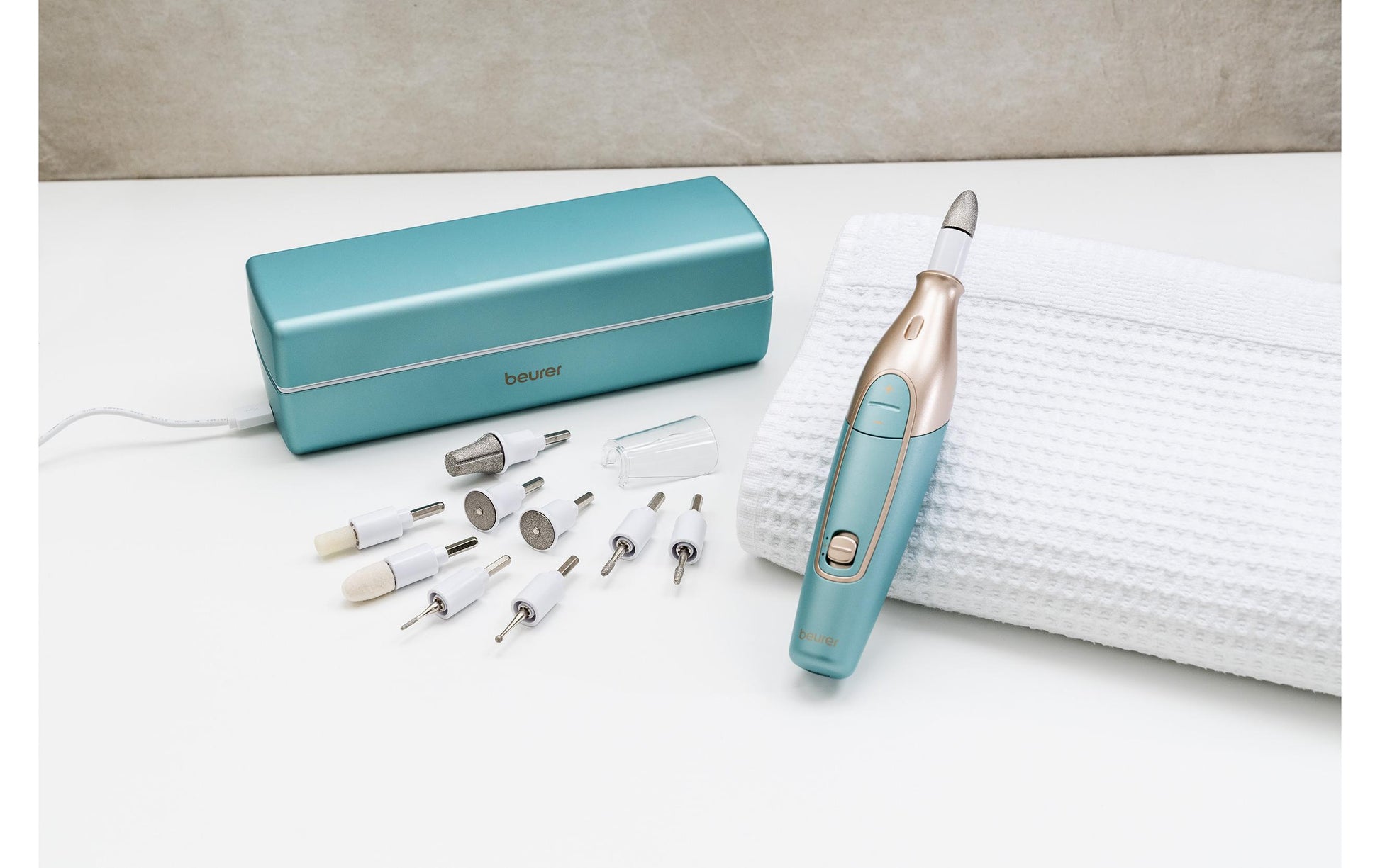 Beurer Maniküre-/Pediküre-Set MP 84 – 3 Stufen, Li-Ion-Akku, 2 h Laufzeit – 15,5 cm – Blau/Gold
