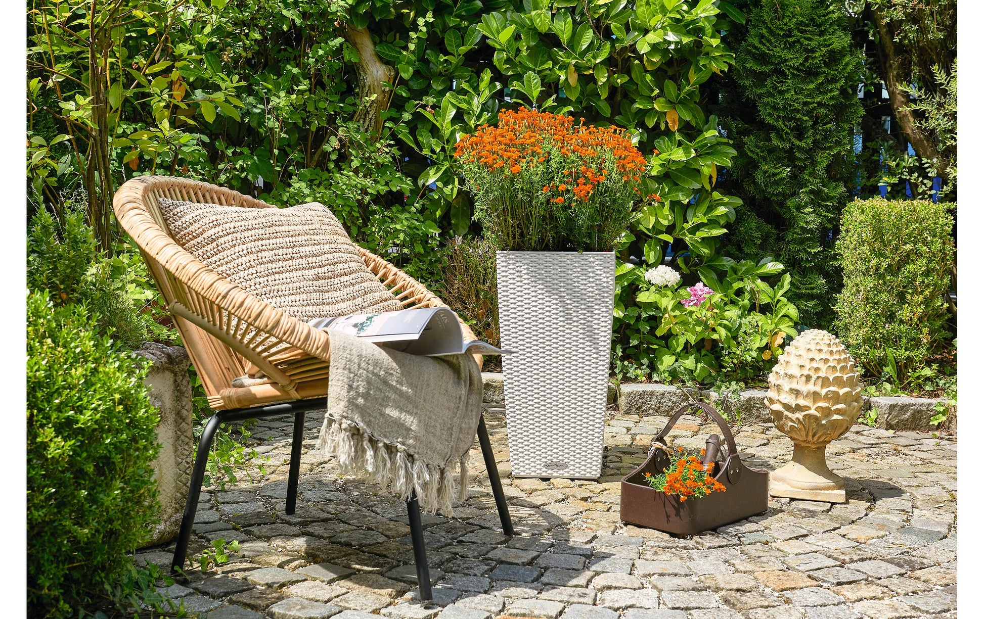 LECHUZA Cubico Cottage Blumentopf – 40 × 40 × 75 cm – Kunststoff, Weiss