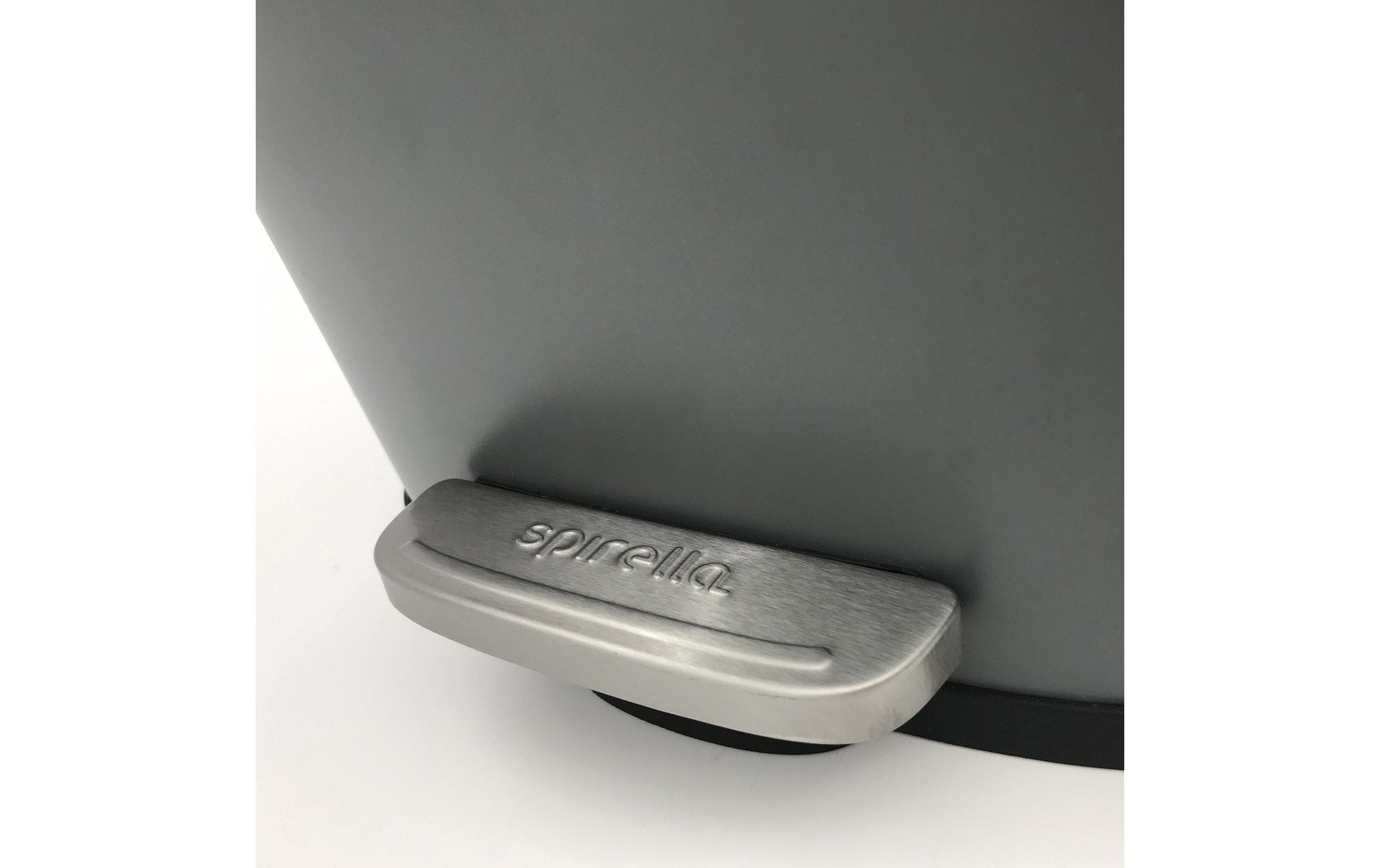 Spirella Treteimer AKIRA – 12 l – Stahl, rechteckig – grau – Soft-Close, mit Innenkübel