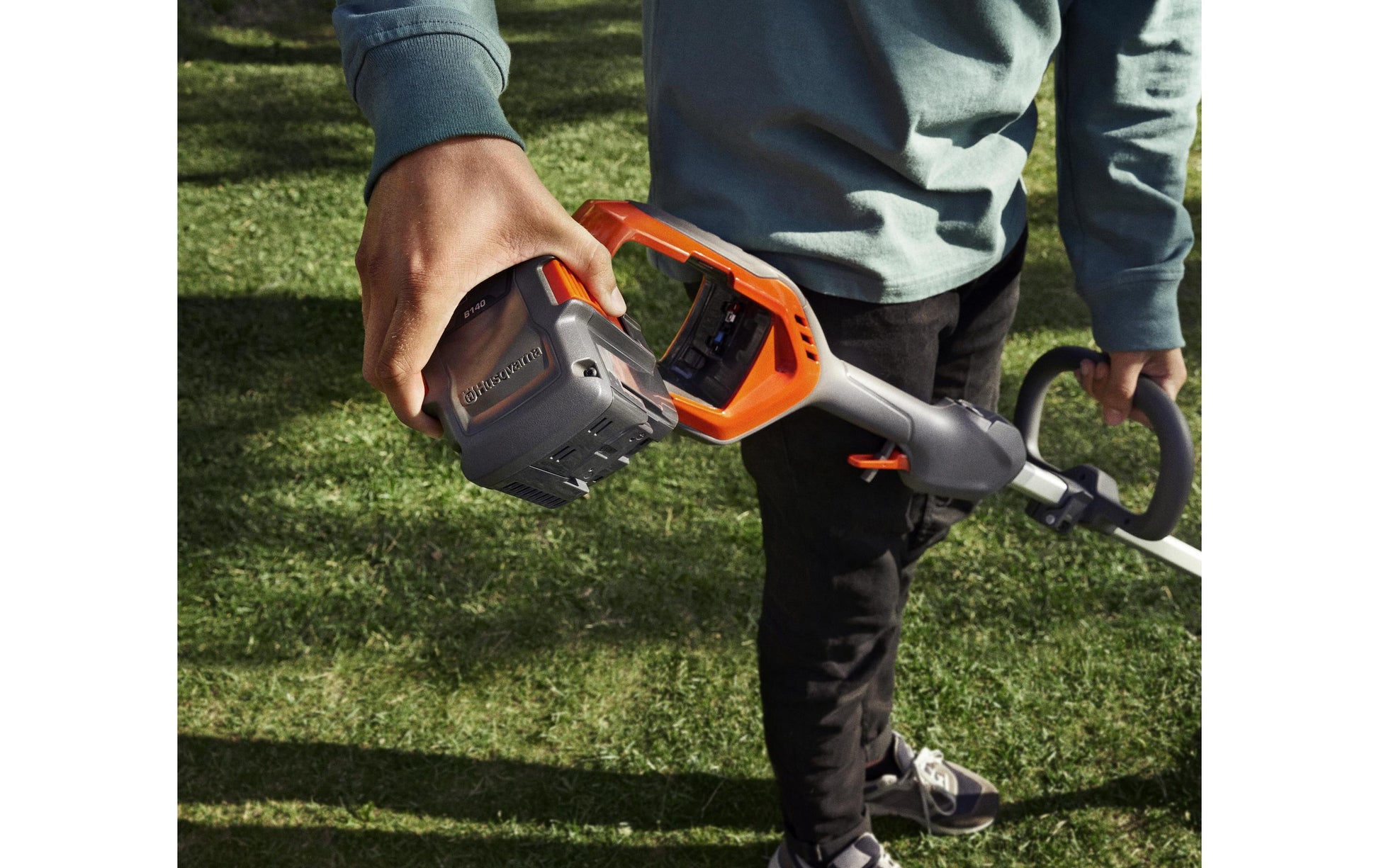 Husqvarna Rasentrimmer 215iL – Schnittbreite 31 cm, 36 V, 2,9 kg, Nylonschnur, ohne Akku