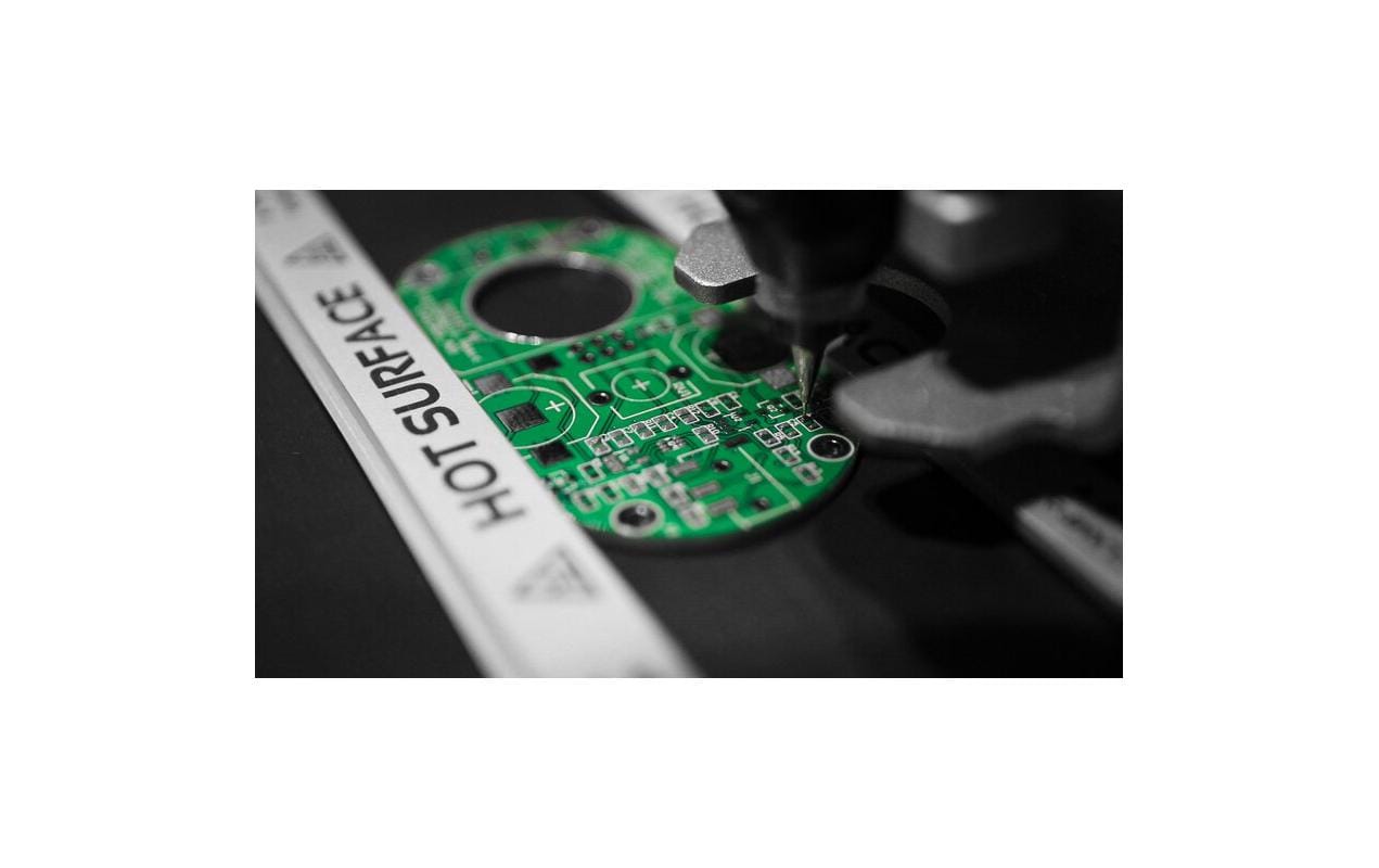 Voltera V-One PCB-Drucker – Gerber (GBR), für Windows 7+ & macOS 10.11+, Schwarz, 25,7 × 20,7 × 39 cm, 7 kg