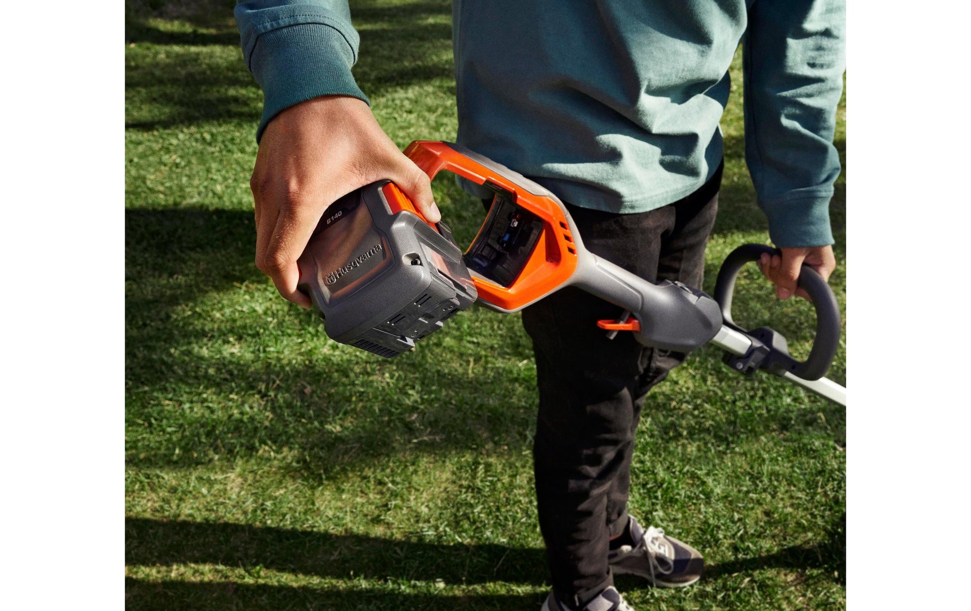 Husqvarna 215iL Bürstenloser Rasentrimmer – 36 V – Schnittbreite 31 cm – Mit Akku & Ladegerät