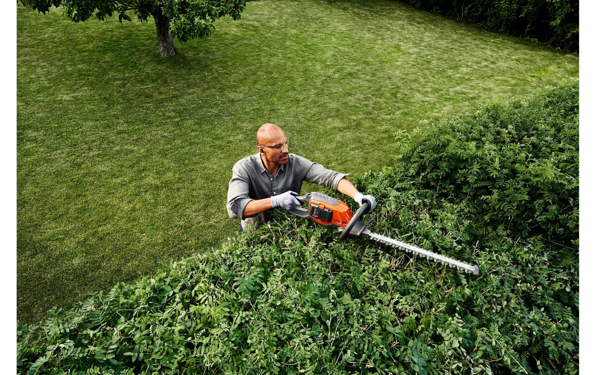 Husqvarna 215iHD45 Akku-Heckenscheren-Kit – Schwertlänge 45 cm – inkl. Akku & Ladegerät