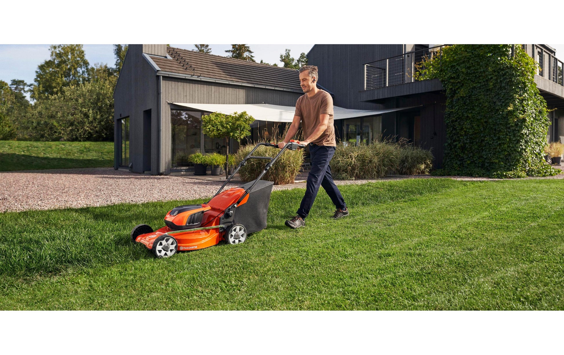 Husqvarna LC 142iS Kit Akku-Rasenmäher, bürstenlos – 36 V – Schnittbreite 42 cm – 50 l – 2×4,0 Ah & Ladegerät