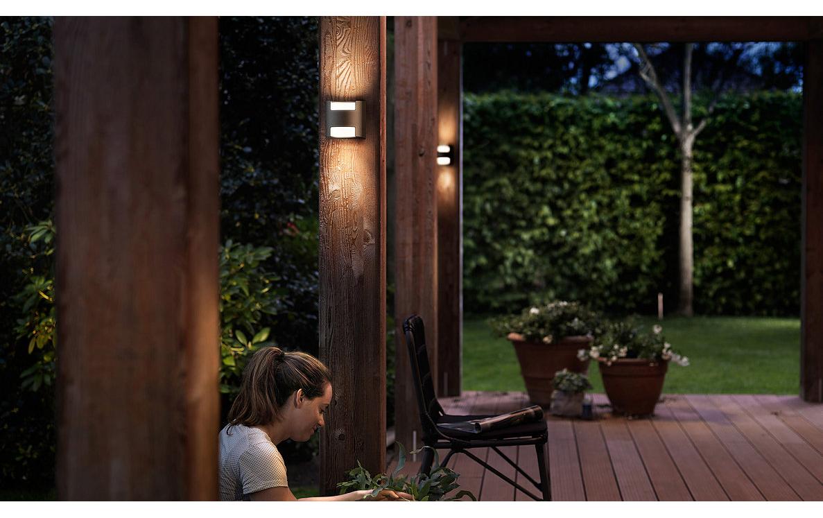 Philips by Signify Philips Aussenwandleuchte – 900 lm, 9 W, Warmweiss, 2700 K, IP44, Netzbetrieb, Anthrazit, Aluminium
