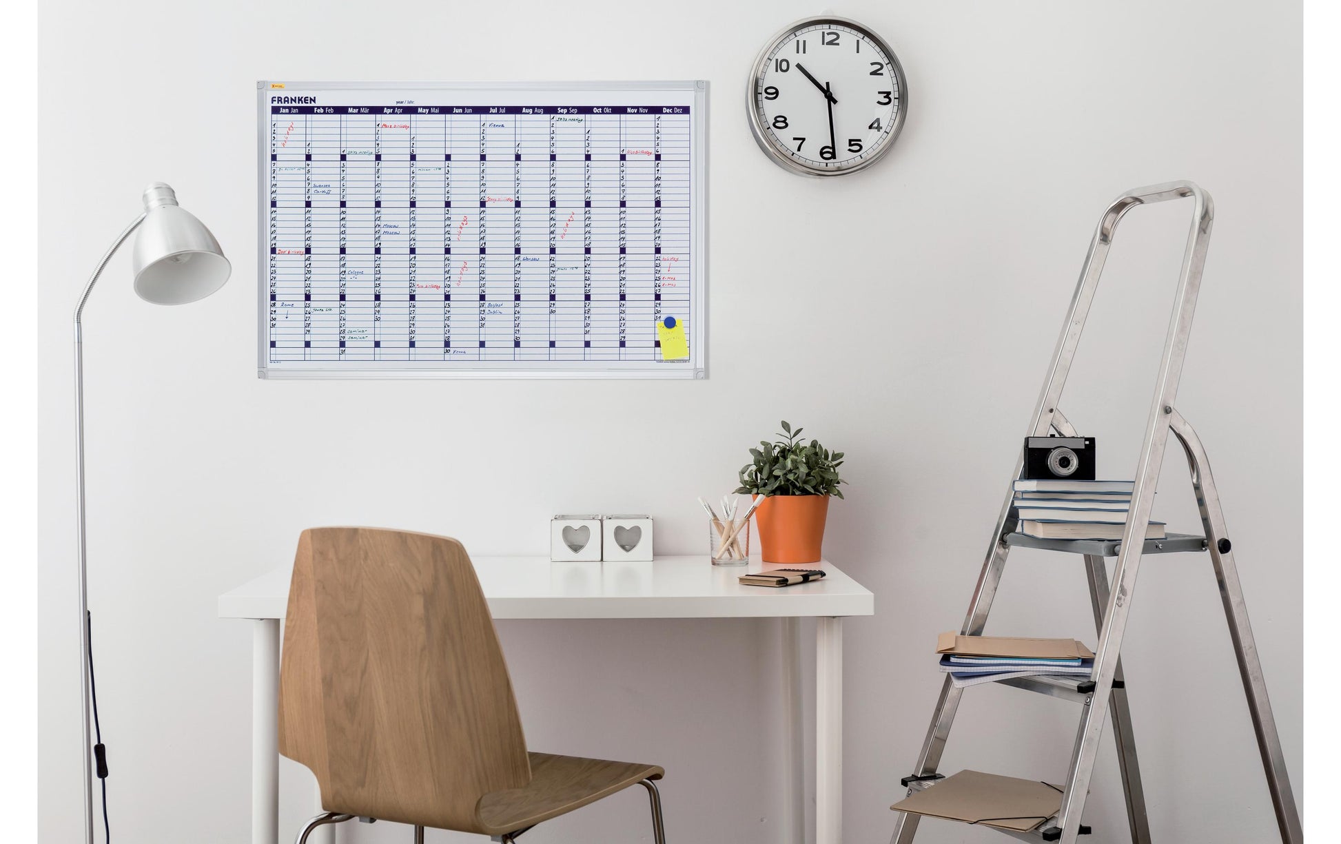 Franken Jahresplaner, magnetisch, Alurahmen – 90 × 60 cm, Weiss