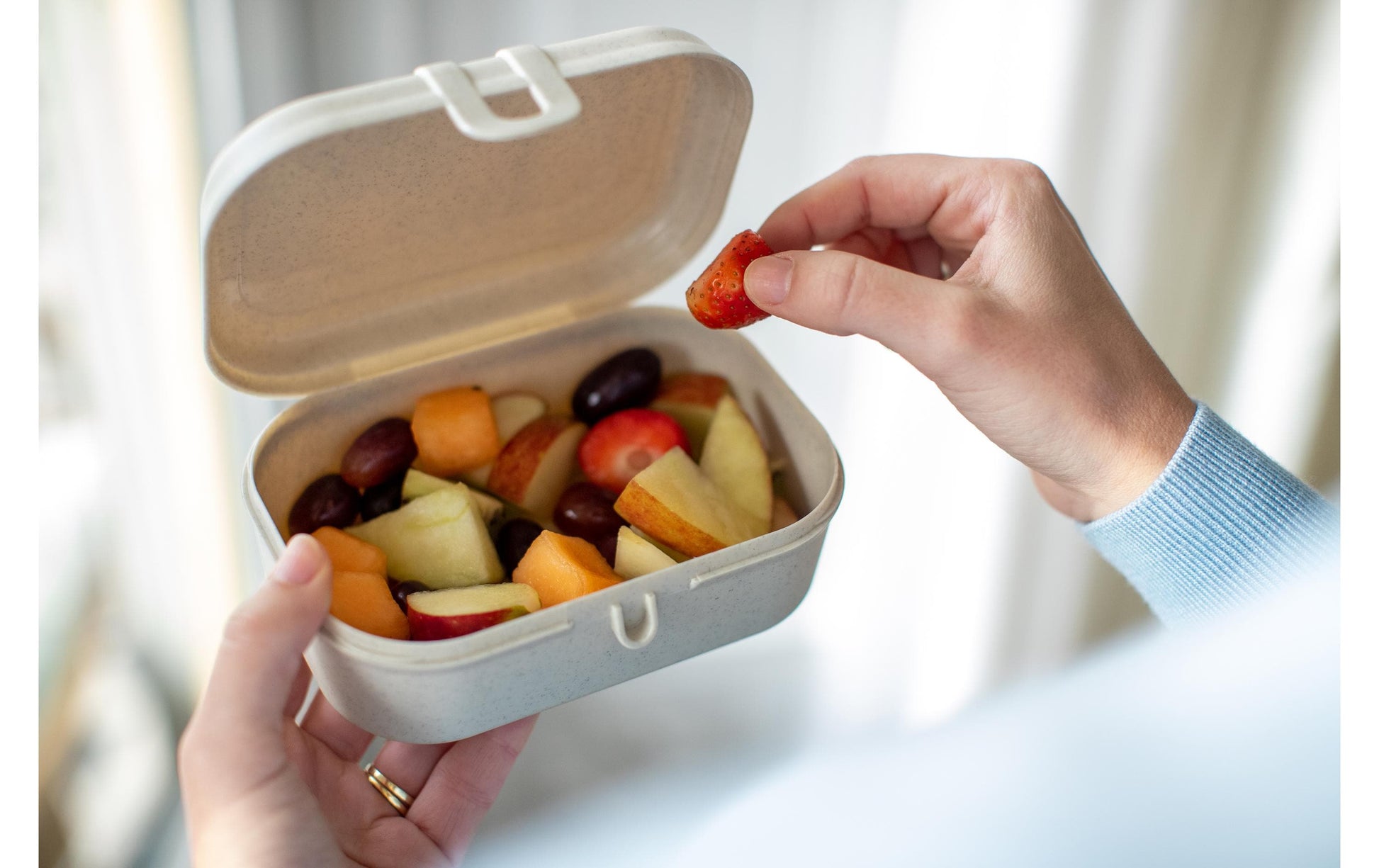 Koziol Pascal S – Lunchbox 15,1 × 10,8 × 6 cm, Biokunststoff, Grau, BPA-frei