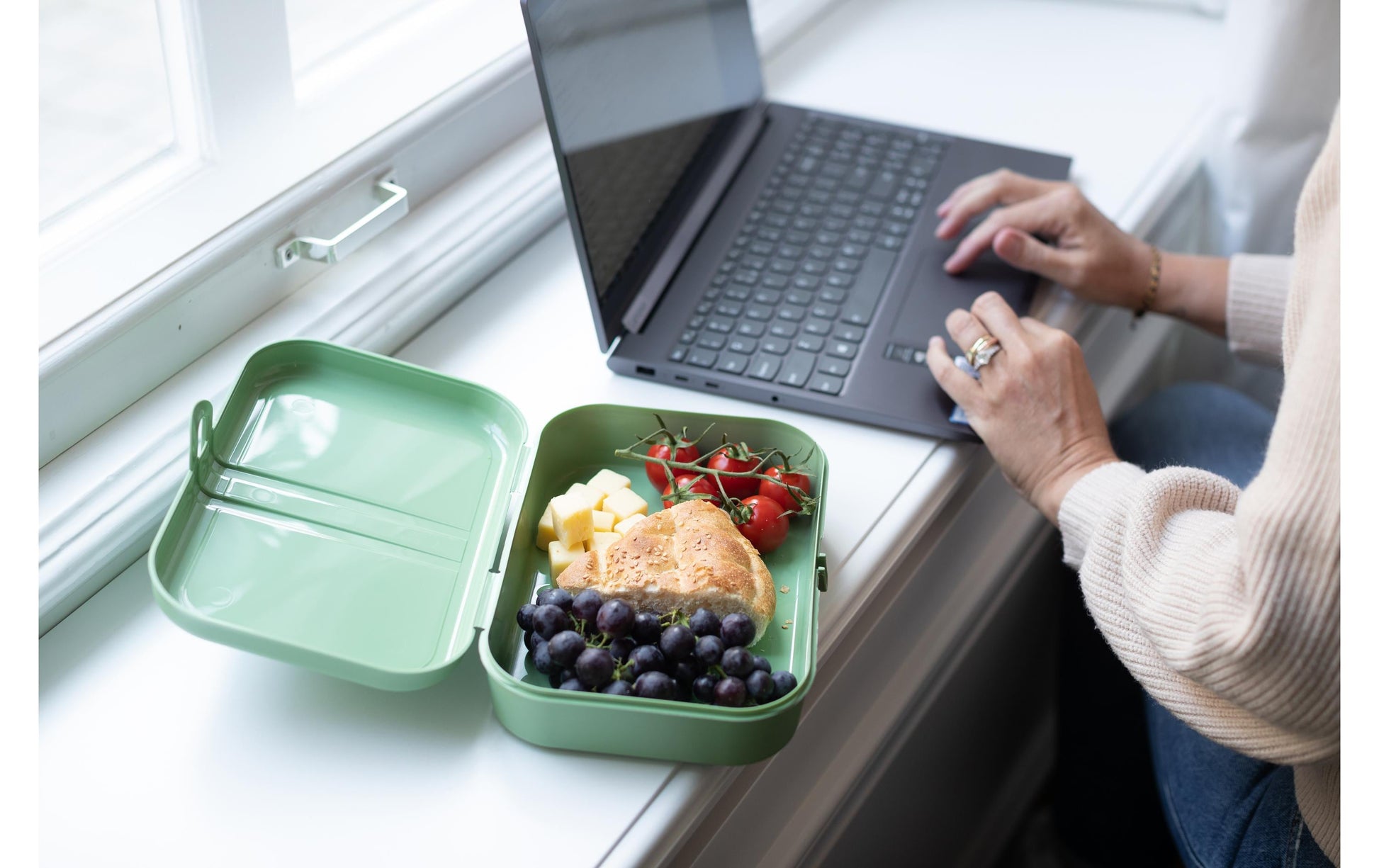 Koziol – Lunchbox 23,2 × 16,6 × 6,2 cm, Biokunststoff, sand
