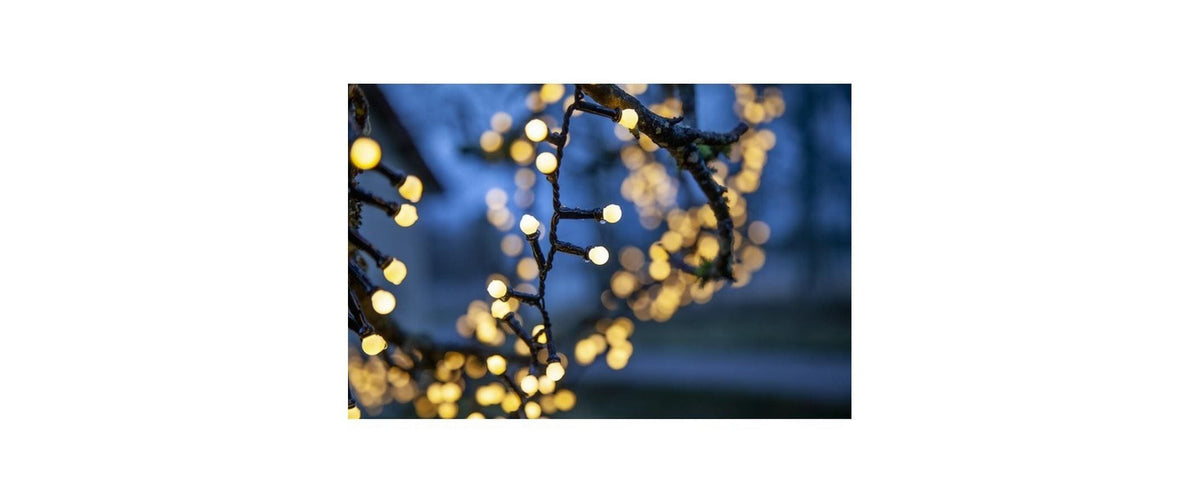 Star Trading Lichterkette – 19 m – 700 LEDs – 6 W – Warmweiss – IP44 – Netzbetrieb – Timer 6/18 h – Schwarz
