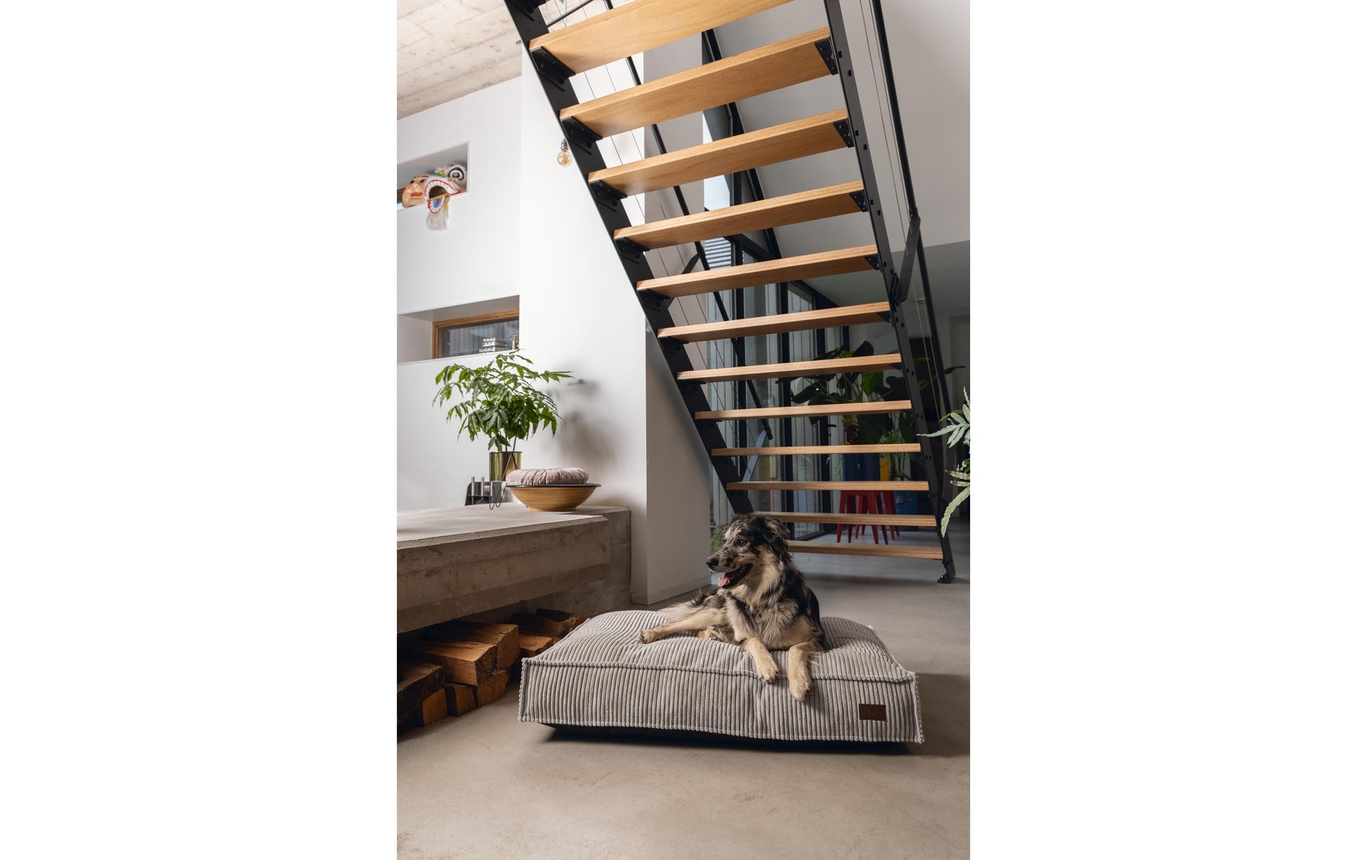 Designed by Lotte Geripptes Liegekissen – 100 × 70 × 15 cm, Samt, waschbar bei 30 °C, hellgrau