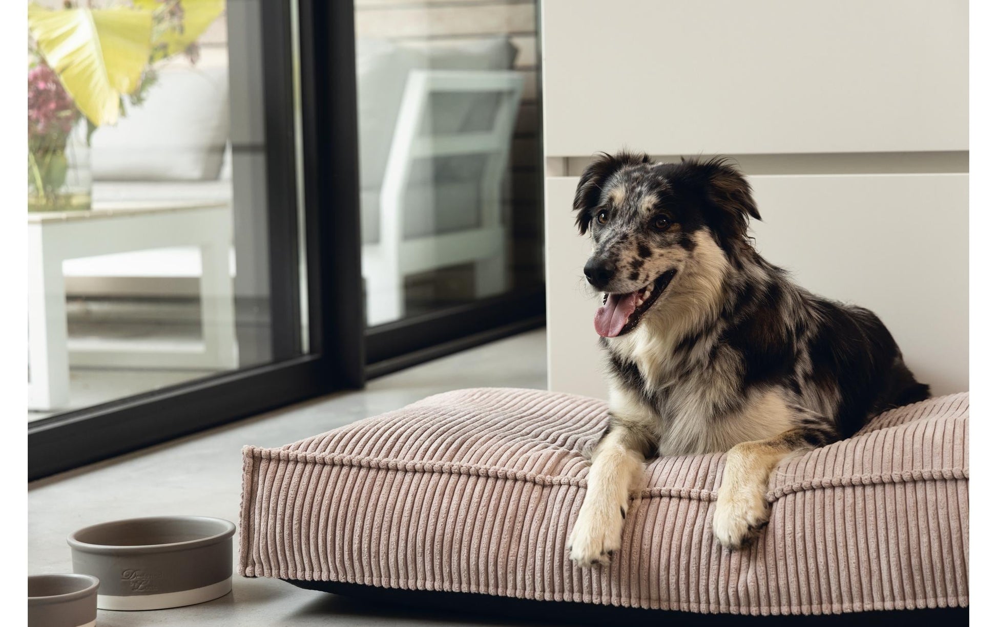 Designed by Lotte Liegekissen Ribbed – 100 × 70 × 15 cm, Samt, Abnehmbarer Bezug, Rosa, für Hunde