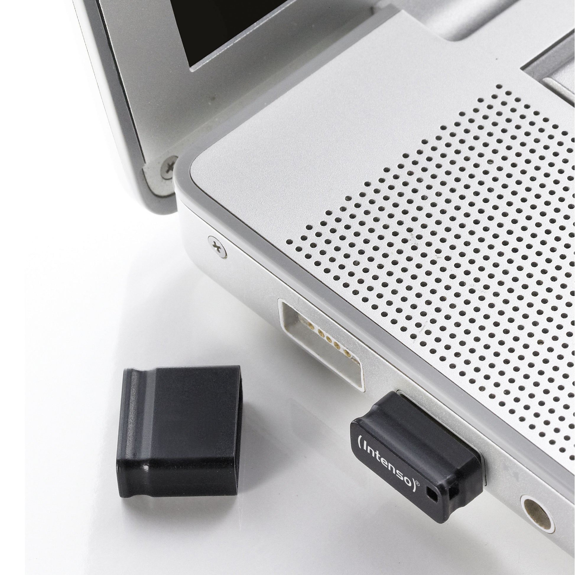Intenso USB-Stick 16 GB – USB-A 3.2 Gen 1, 100 MB/s Lesen, mit Kappe, Schwarz