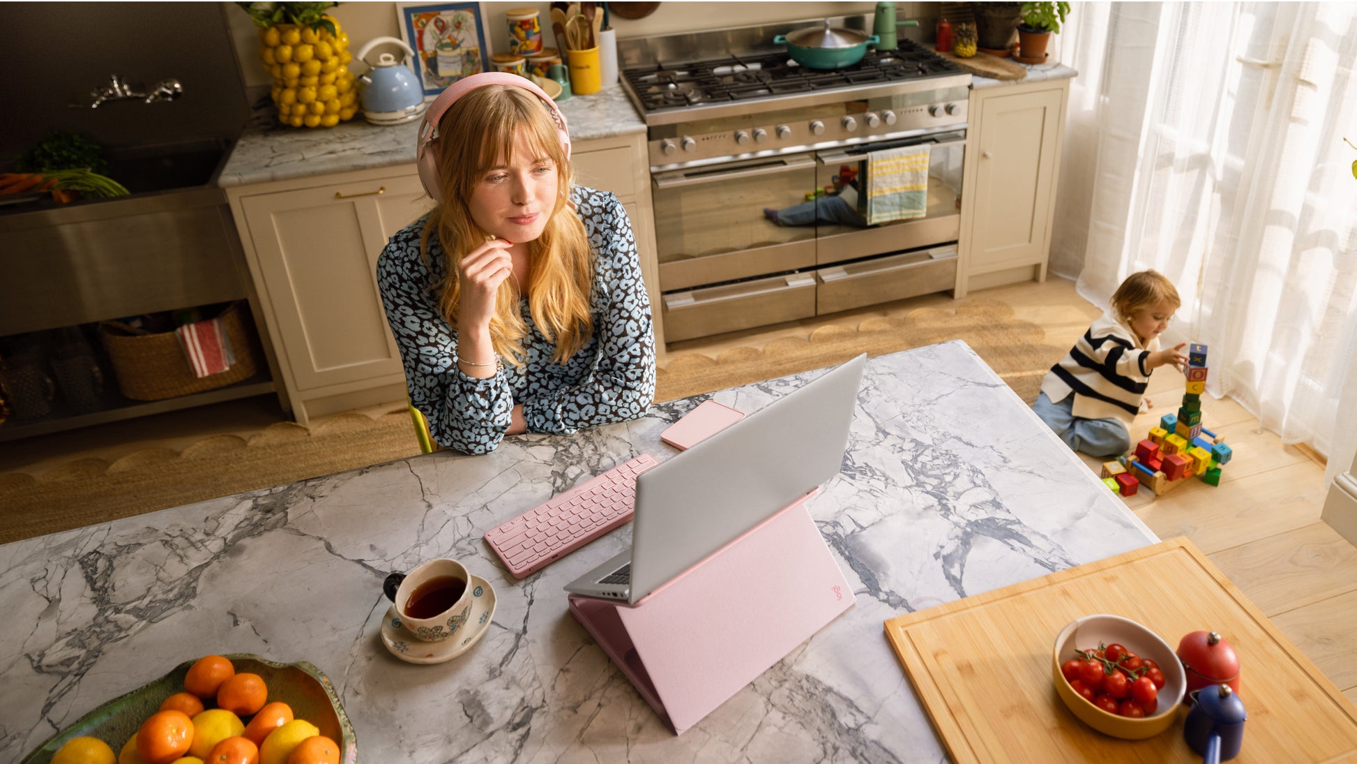 Logitech Casa Laptop-Ständer – für Notebooks bis 17", bis 7,5 kg – Hellrosa