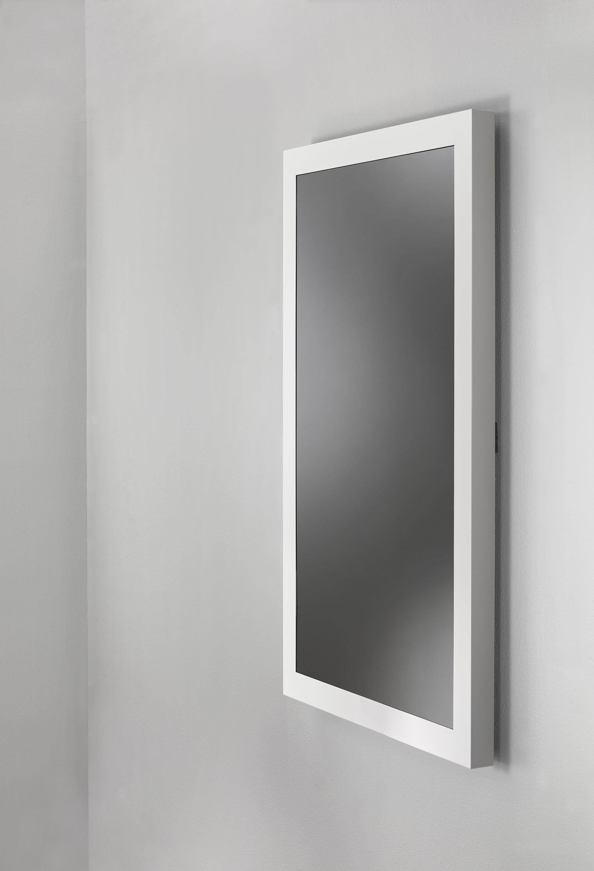 Chief LWG-48CL Display-Gehäuse – 671×41×1176 mm – für Projektionsflächen 1168,4–1219,2 mm – Transparent