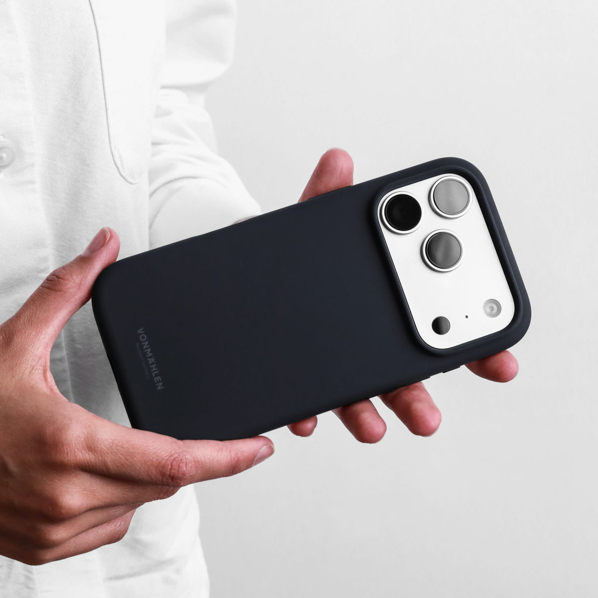 Vonmählen Backcover – für Apple iPhone 17 Pro Max – dunkelblau – Silikon – MagSafe-kompatibel