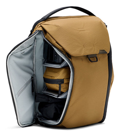 Peak Design City-Rucksack Everyday Backpack v2 – Nylon/Polyester – Coyote, 330 × 460 × 210 mm