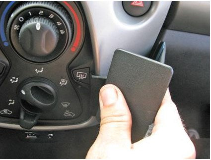 Brodit Auto-Halterung, Passive Halterung – für Citroen C1/Peugeot 108/Toyota AYGO (14–15) – Schwarz