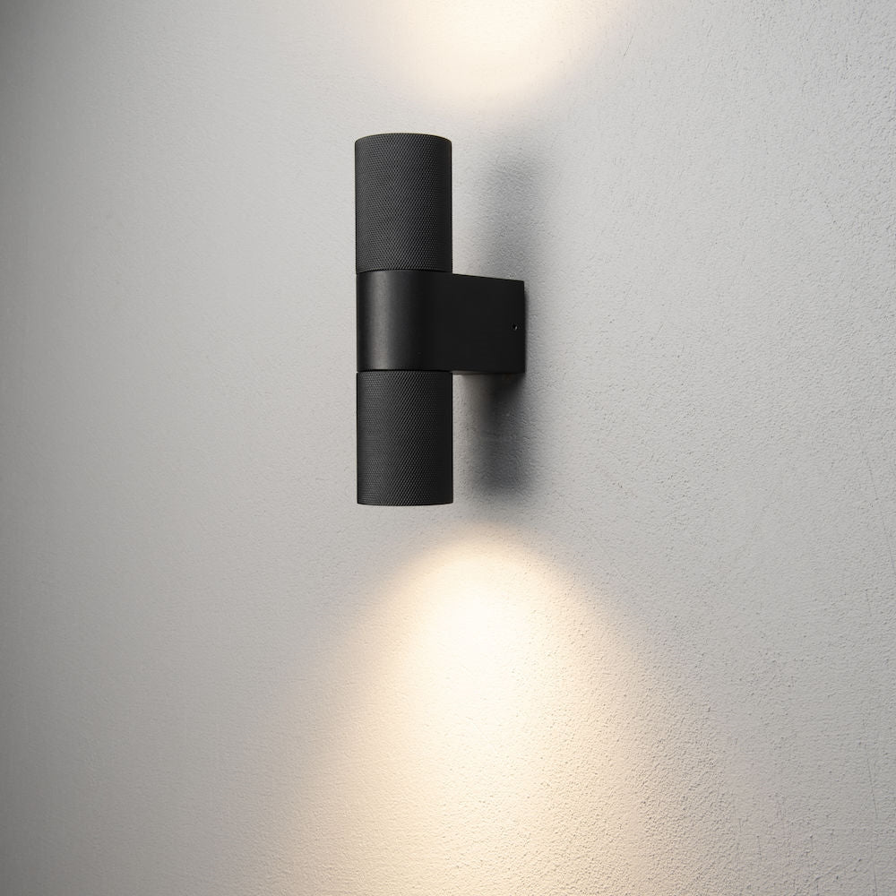 Konstsmide Aussenwandleuchte Temi – 6,5×23,5 cm, 14 W, IP54, Netzbetrieb, dimmbar, Schwarz, Aluminium