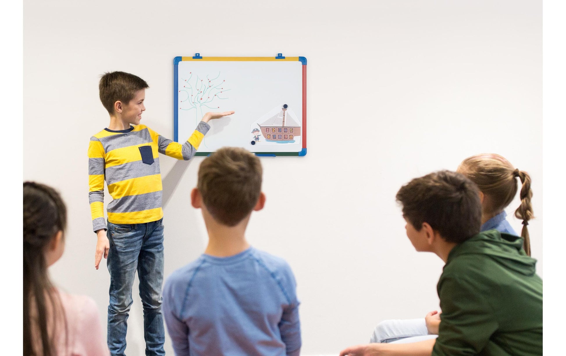 Bi-Office Whiteboard – 60 × 90 cm, Emaille, Kunststoffrahmen, Wandmontage, inkl. Stiftablage – 1-teilig