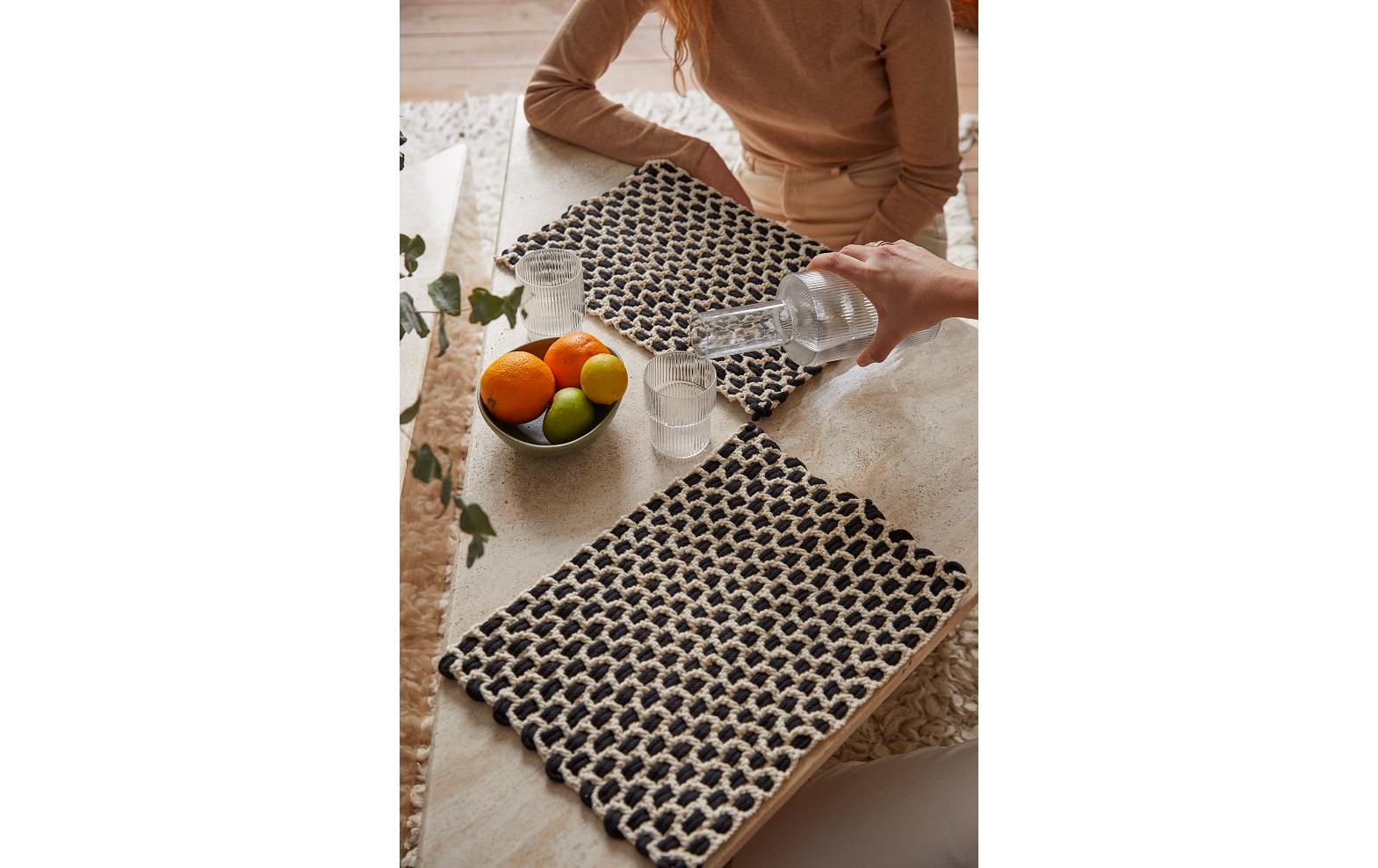 DMC Gift of Stich Häkelset 8 Stk. – 45 cm×30 cm, Dunkelbraun