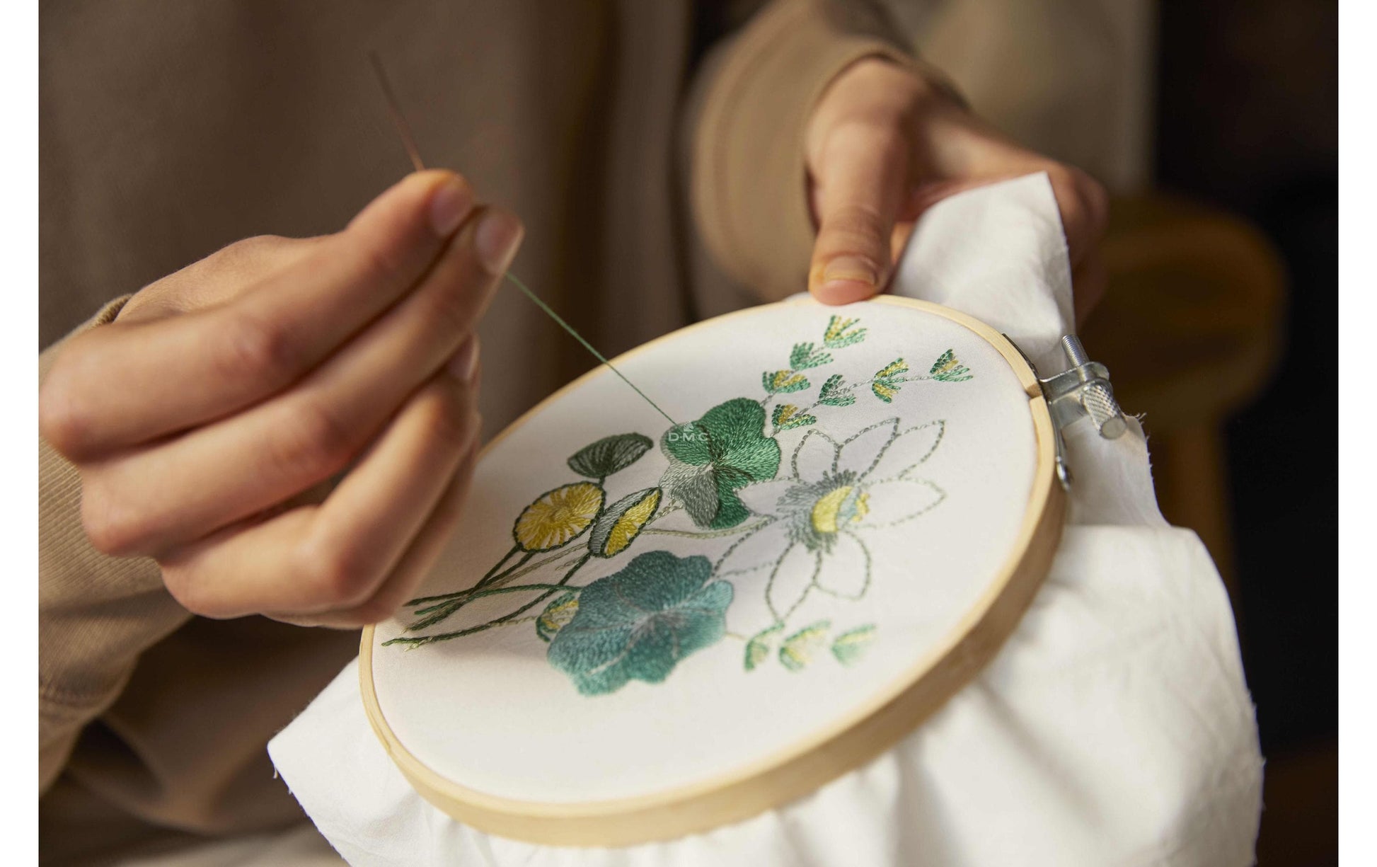 DMC Mindful Making – Stick-Set – Wasserpflanzen – Bambus-Strickrahmen mit Garn