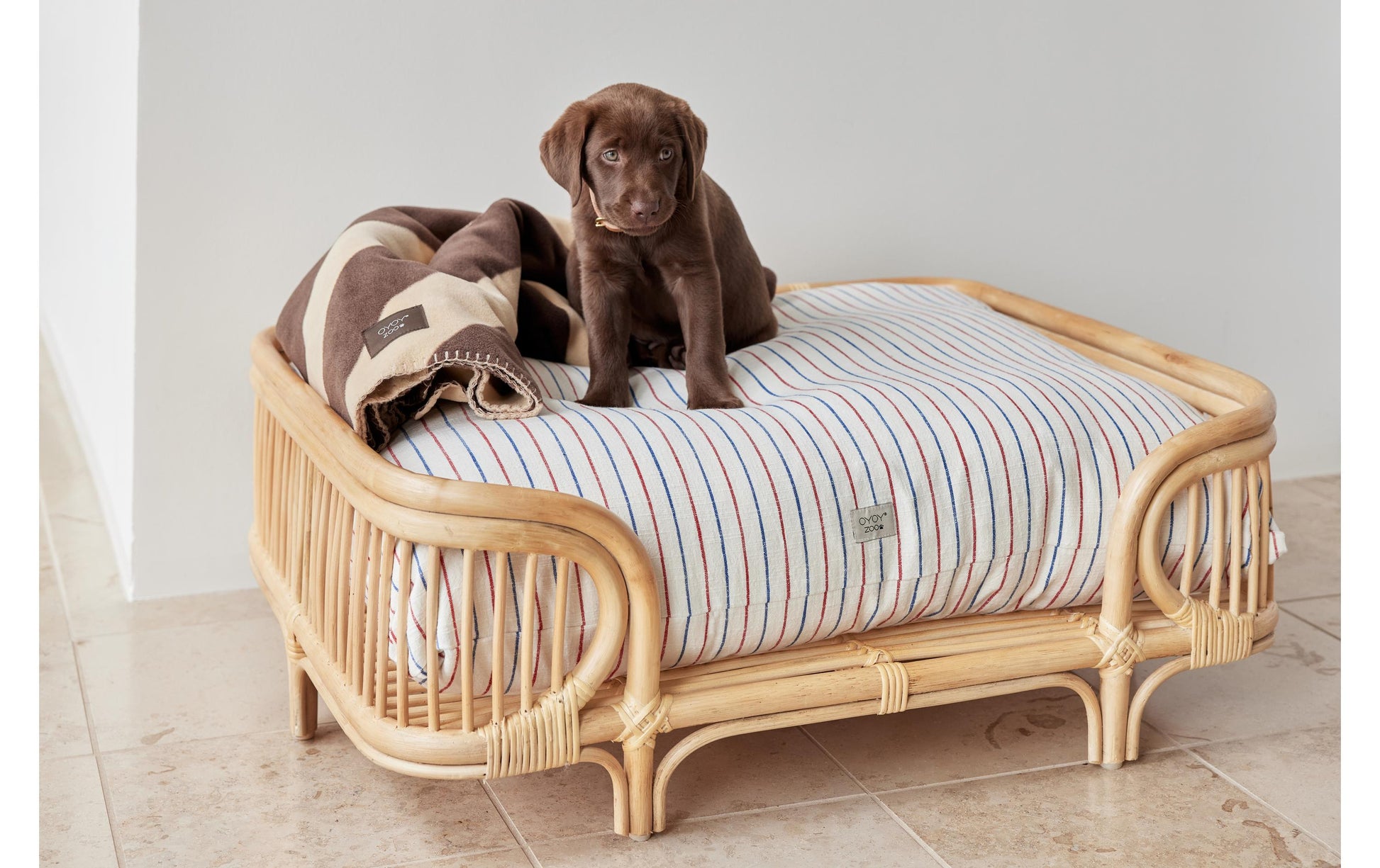 OYOY Otto Hundebett M – 55 × 69 × 30 cm – Rattan – beige