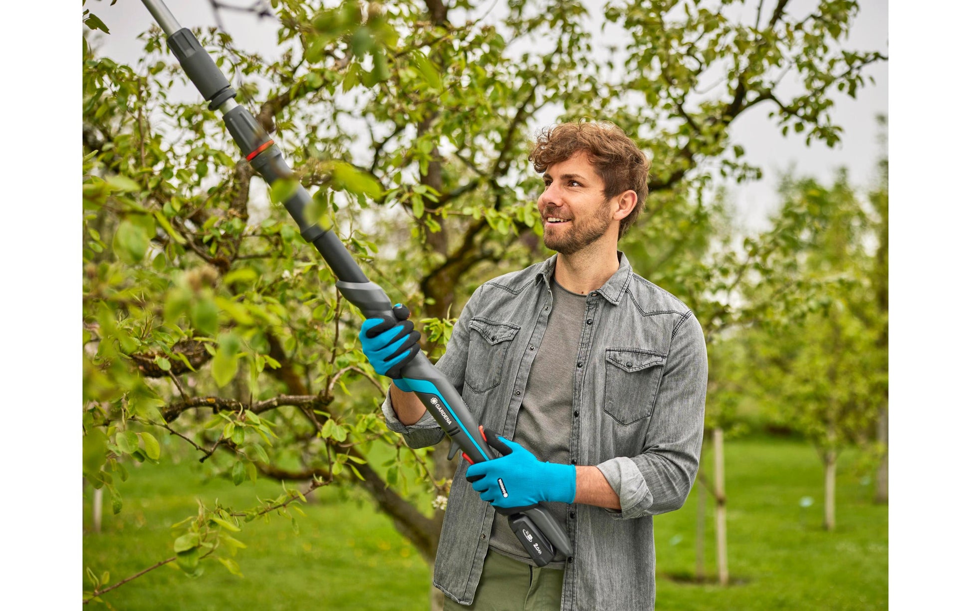 Gardena HighCut 250/18V Akku-Teleskop-Baumschere – 18 V – Max. Aststärke 28 mm – POWER FOR ALL
