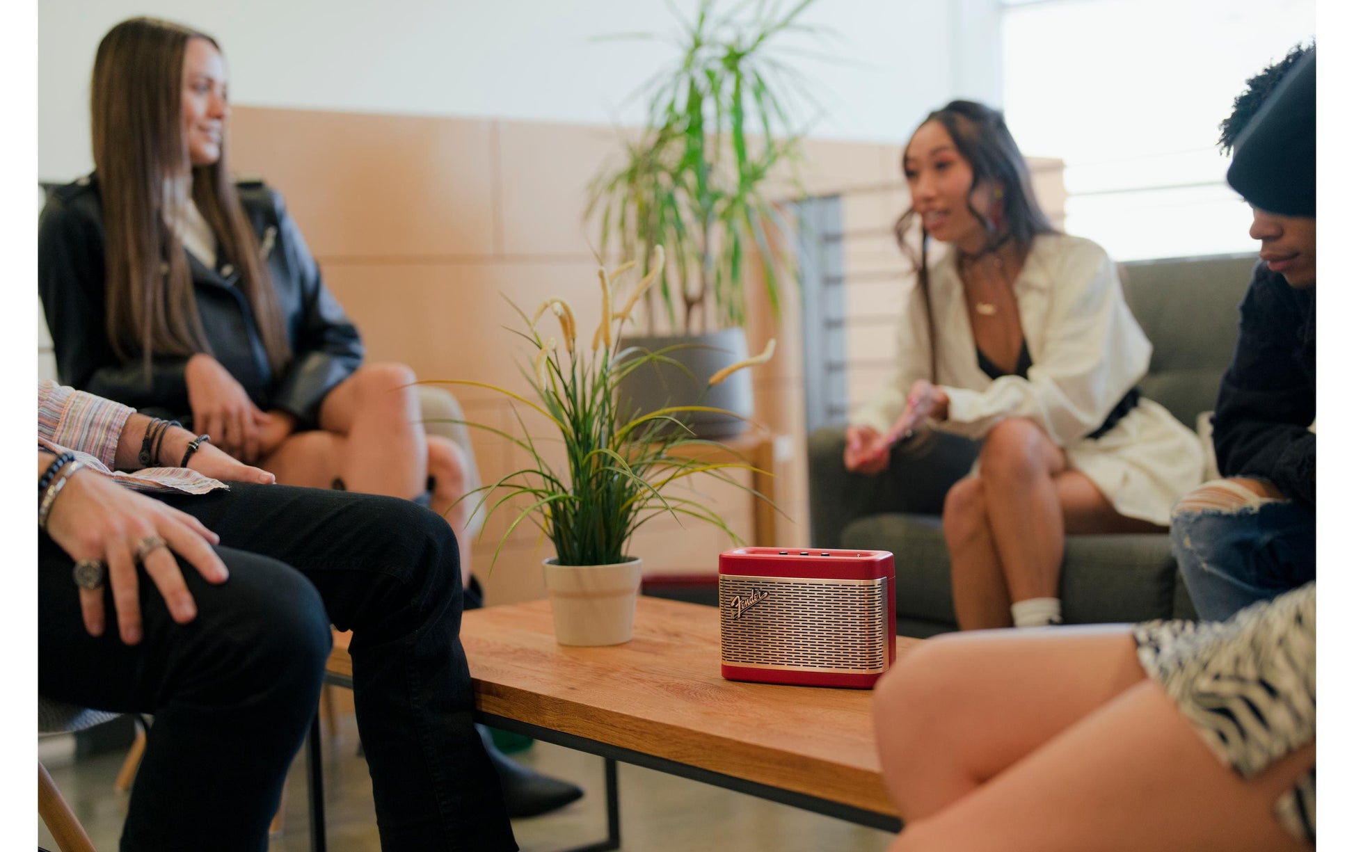 Fender Newport 2 – Bluetooth-Lautsprecher – 12 h Akku, 30 W, Bluetooth 5.0, Champagner, Rot