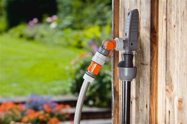 Gardena Wasserstecker – drehbarer Anschluss, Spike zur Bodenbefestigung, Grau, Orange, für Pipelinesystem