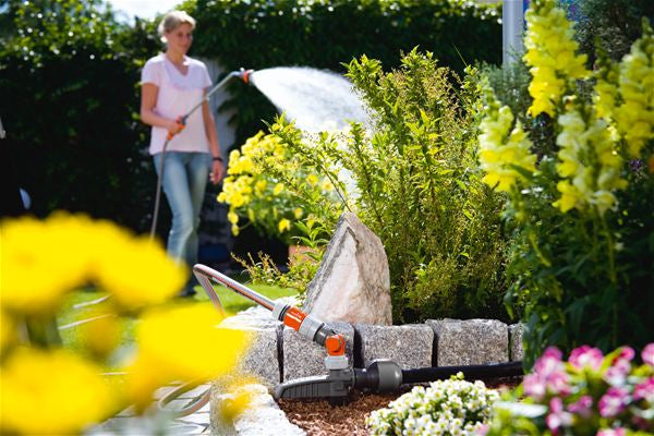 Gardena Wasserstecker – drehbarer Anschluss, Spike zur Bodenbefestigung, Grau, Orange, für Pipelinesystem