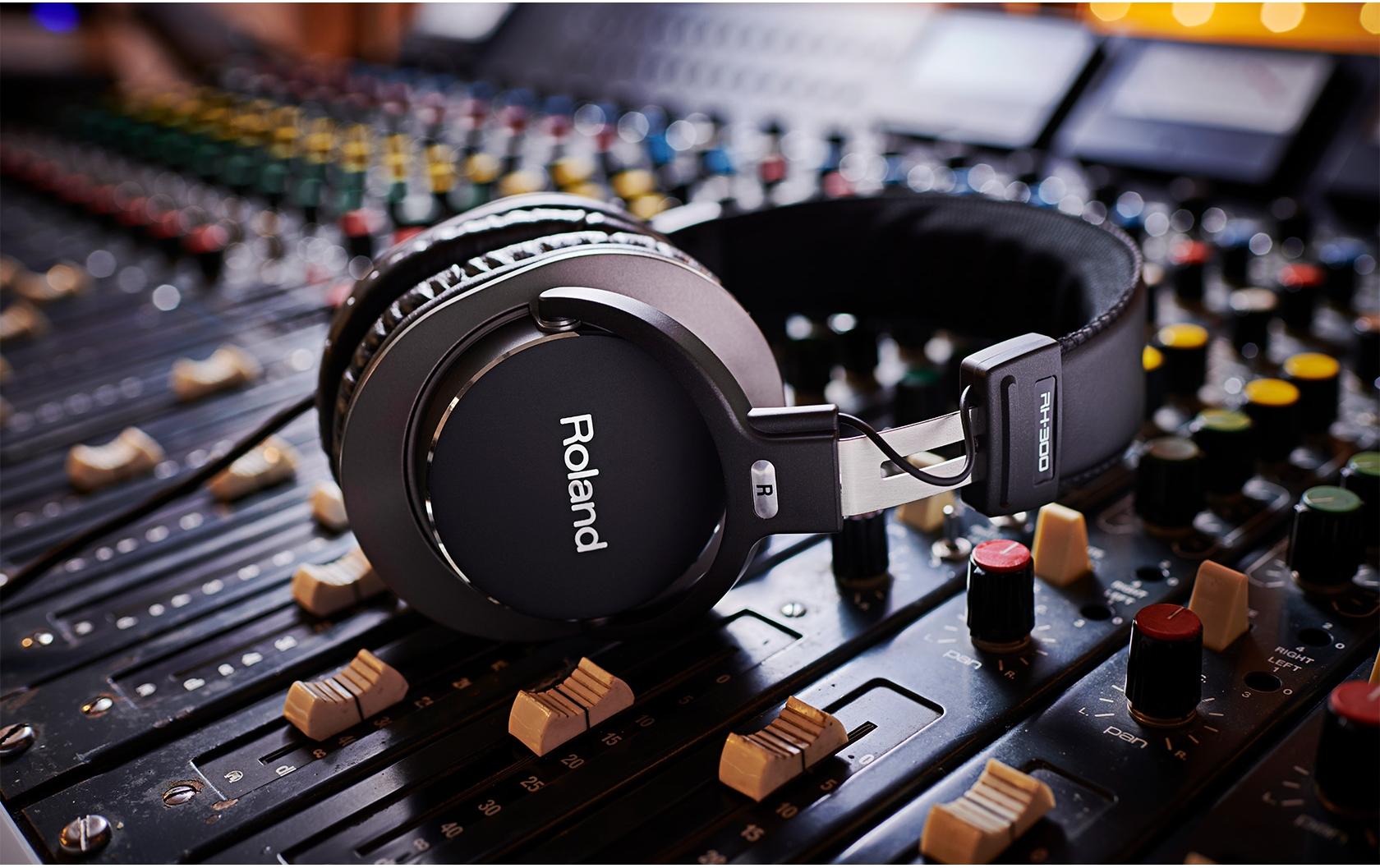 Roland RH-300 – Over-Ear Studiokopfhörer – geschlossen, 3,4 m Kabel – schwarz, über 32 Ω