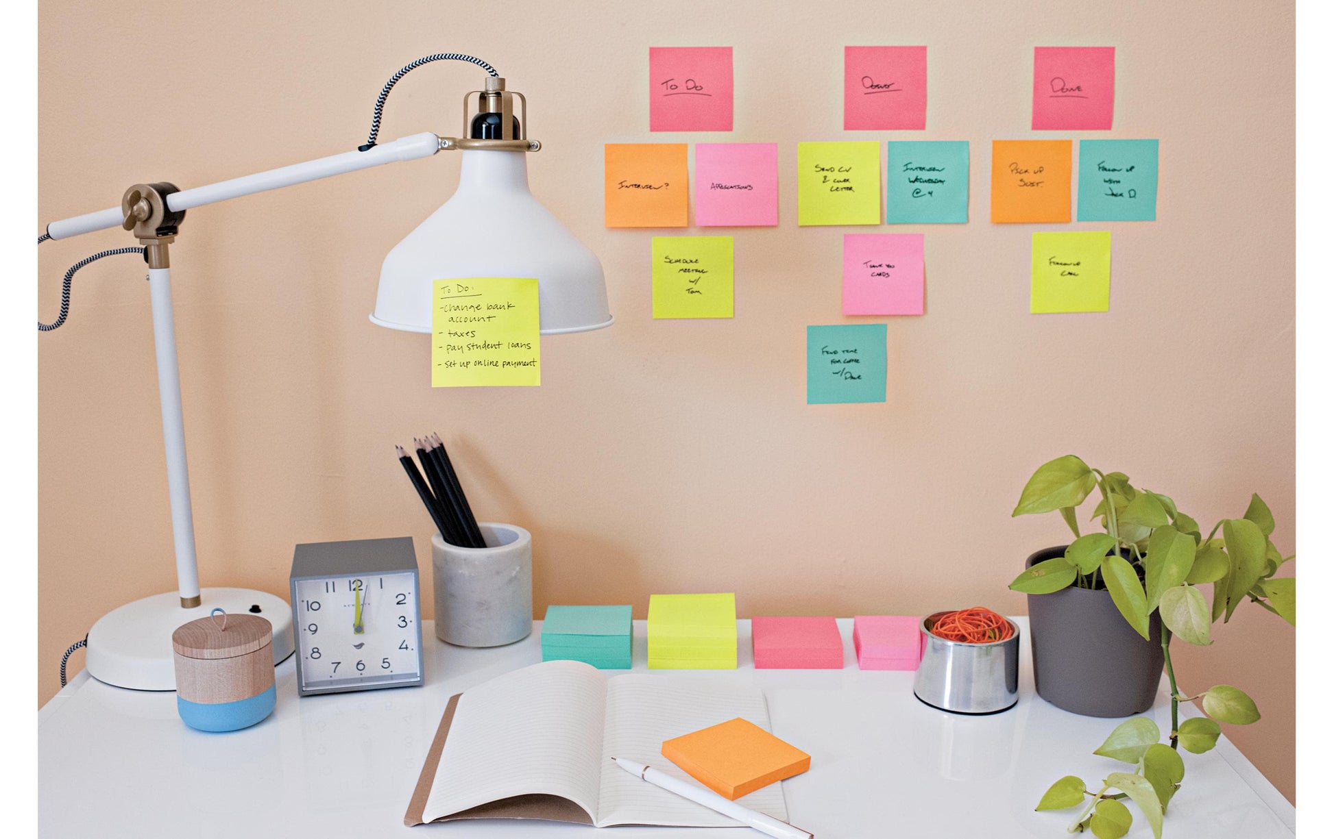 Post-it Super Sticky Z-Notes Haftnotizen – 76 × 76 mm – sortiert, Z-Faltung, 90 Blatt/Block, 12er-Pack, PEFC