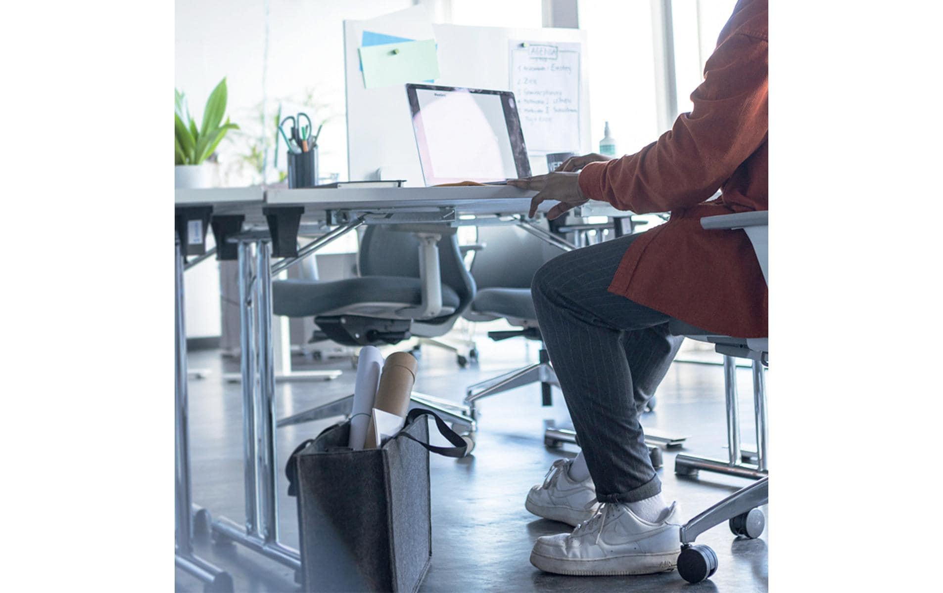 Sigel Desk-Sharing-Tasche – für Notebooks bis 14", Filz, Grau