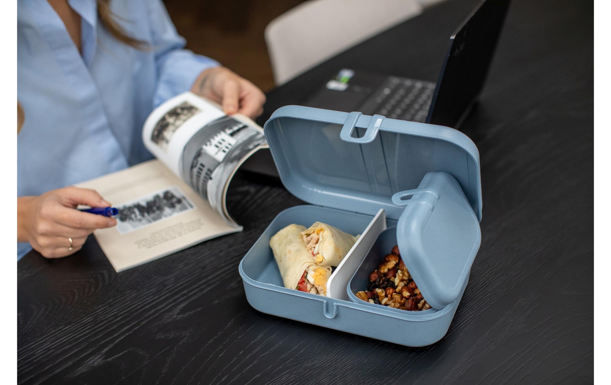 Koziol – Lunchbox 23,2 × 16,6 × 6,2 cm, Biokunststoff, Blau, 2 Fächer