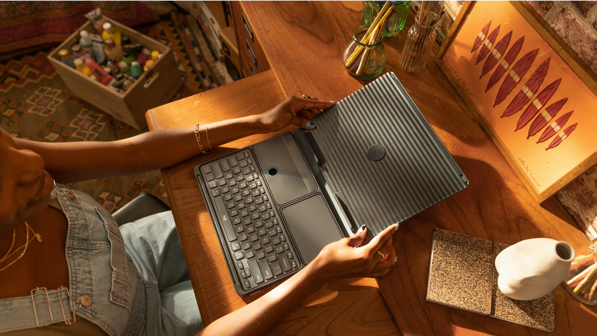 Logitech Casa Pop-Up Desk – Tastatur, kabellos (Bluetooth), UK-Layout (EN), Grau